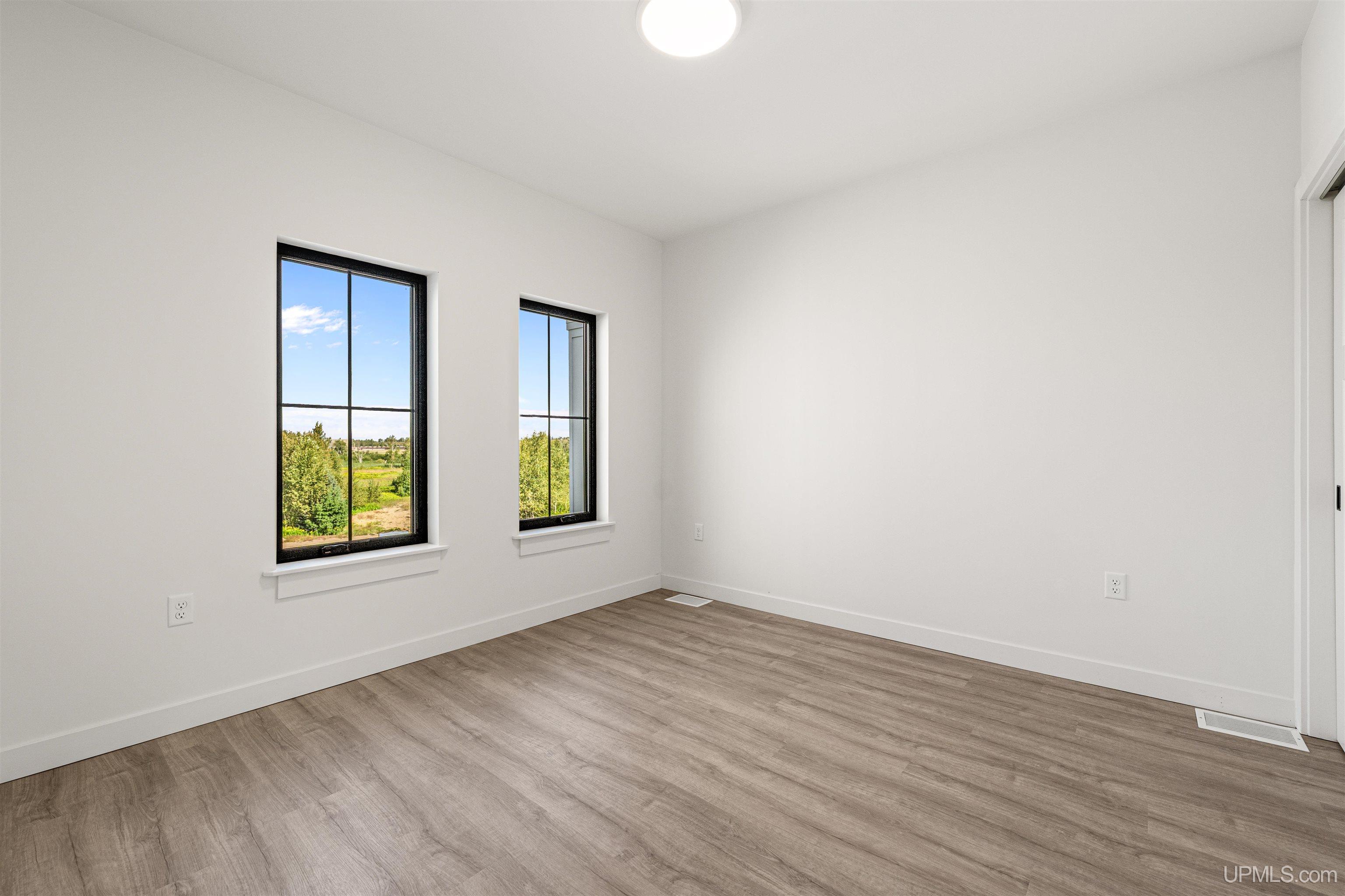 (unit 22) -2401 N Lakeshore Boulevard Property Photo 24