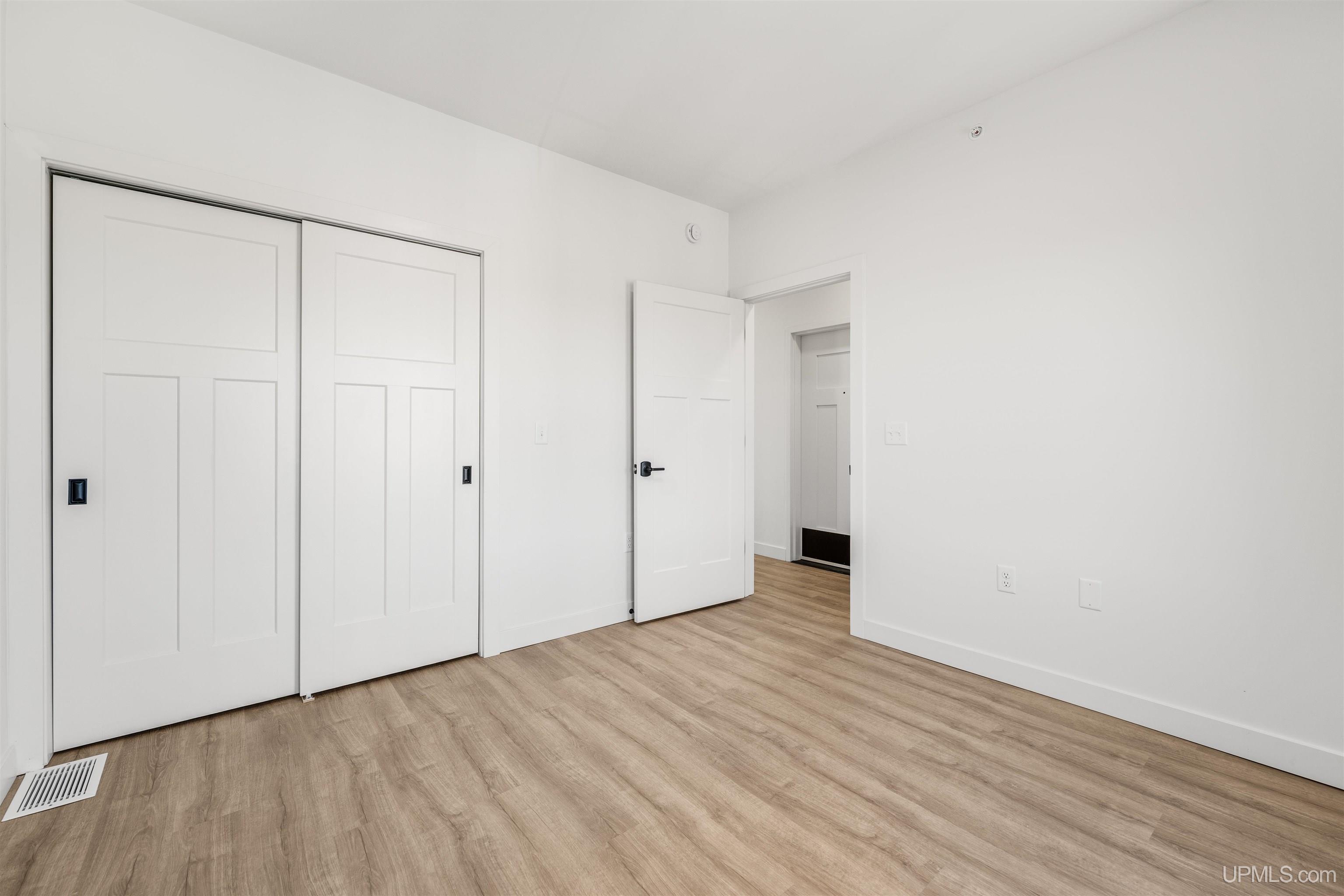 (unit 22) -2401 N Lakeshore Boulevard Property Photo 26