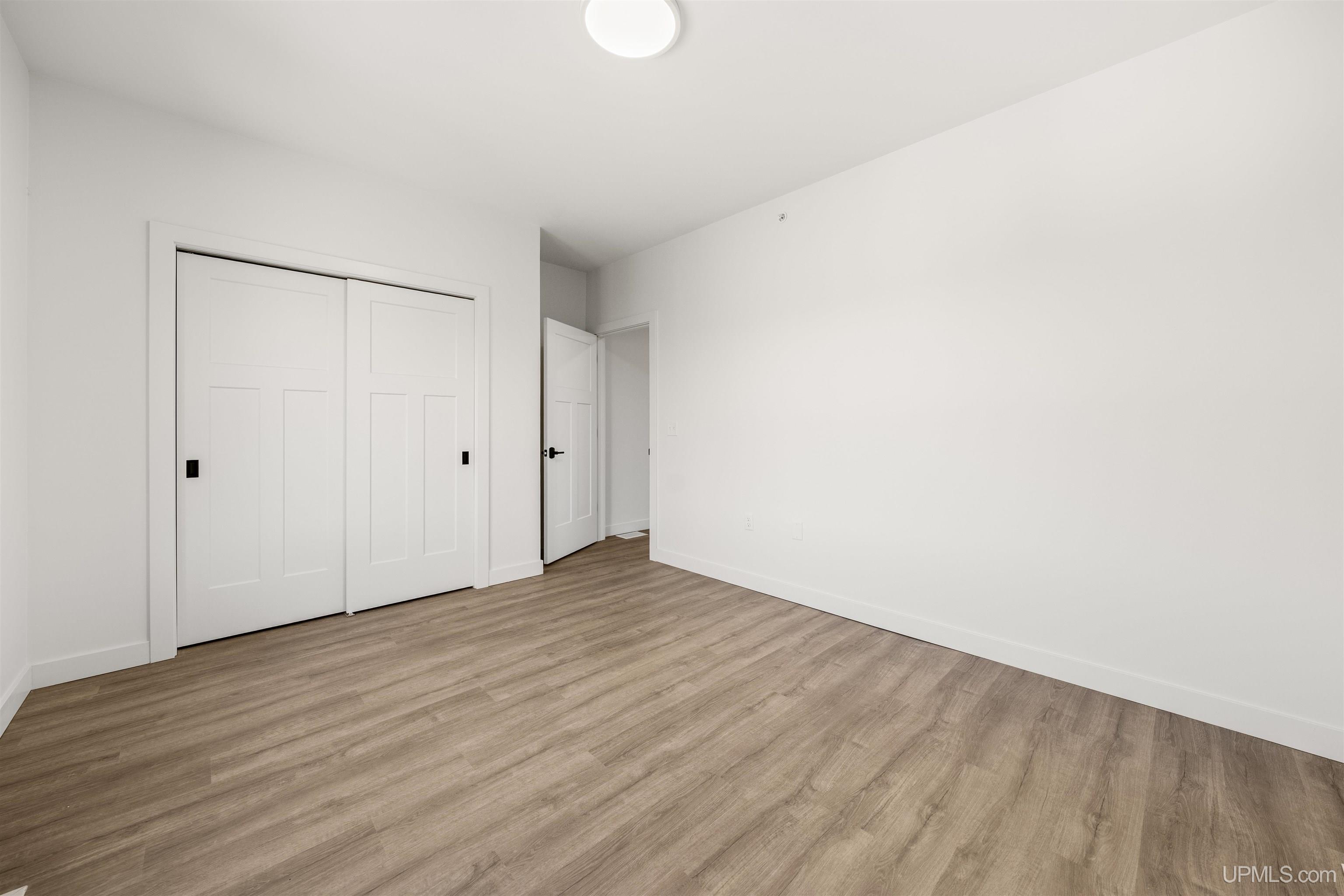 (unit 22) -2401 N Lakeshore Boulevard Property Photo 29
