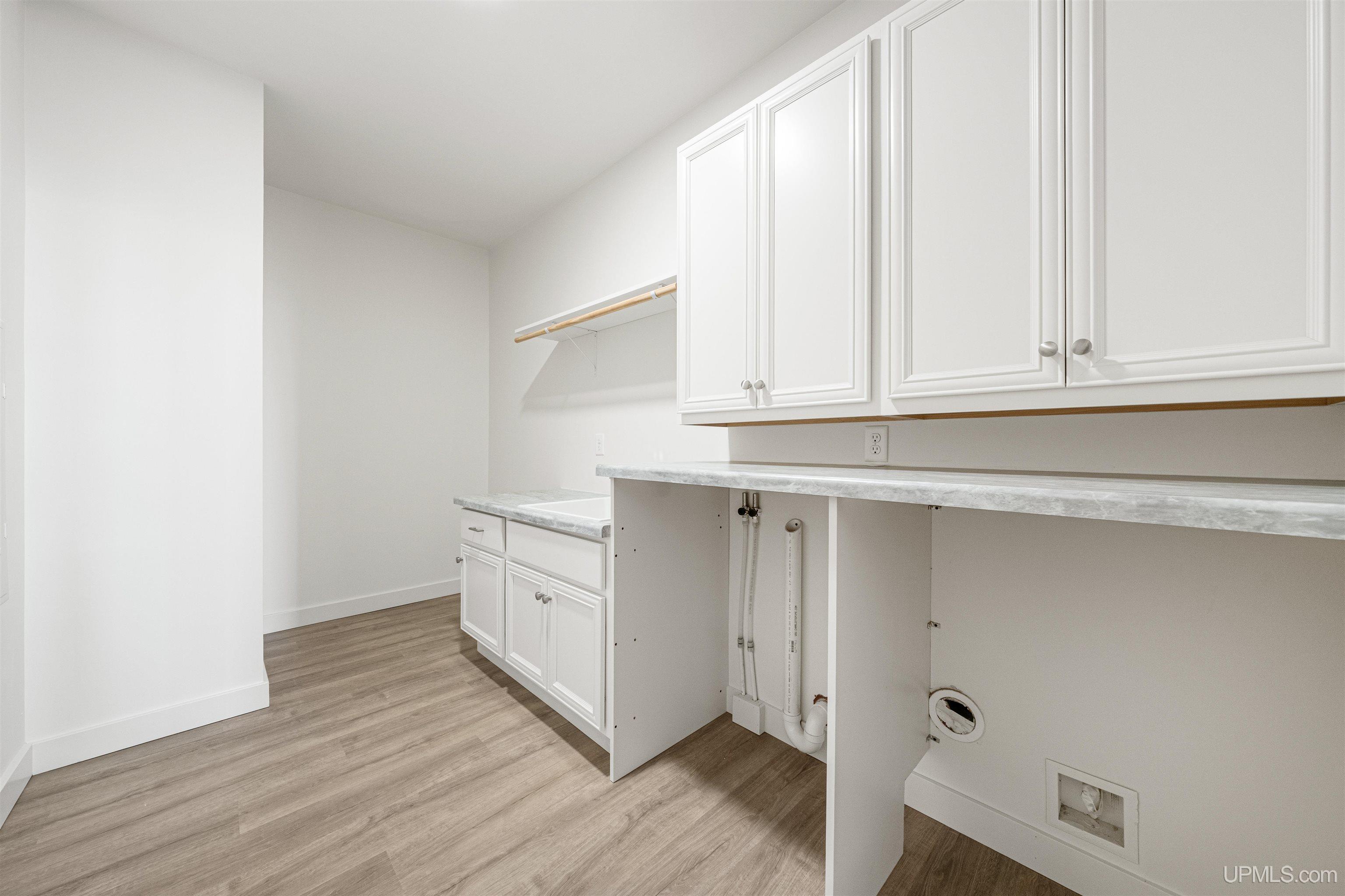 (unit 22) -2401 N Lakeshore Boulevard Property Photo 32