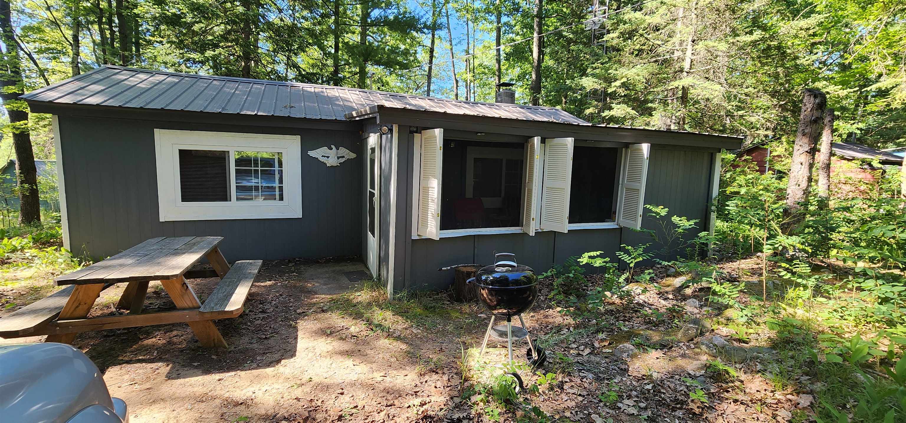 5380 Pine Street Property Photo 1