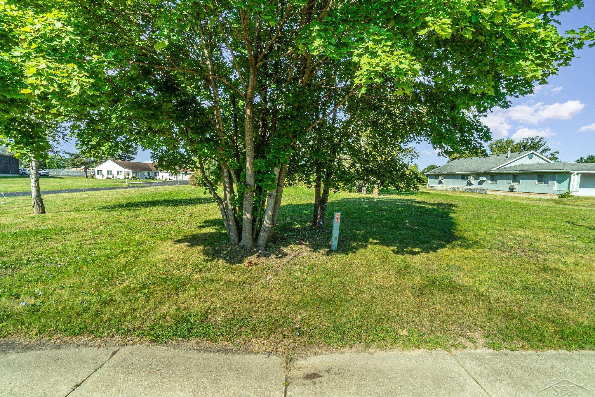 765 N Center Road Property Photo 4
