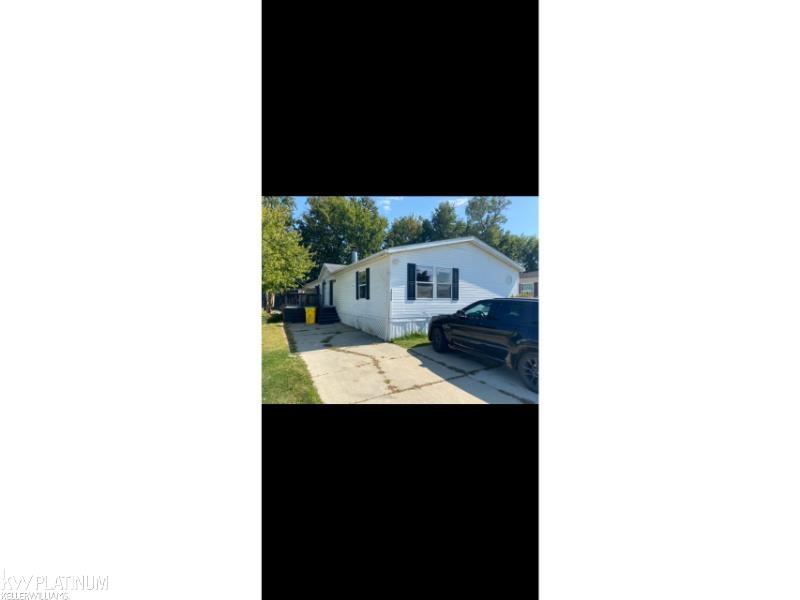 52239 Landsdowne Circle Property Photo 4
