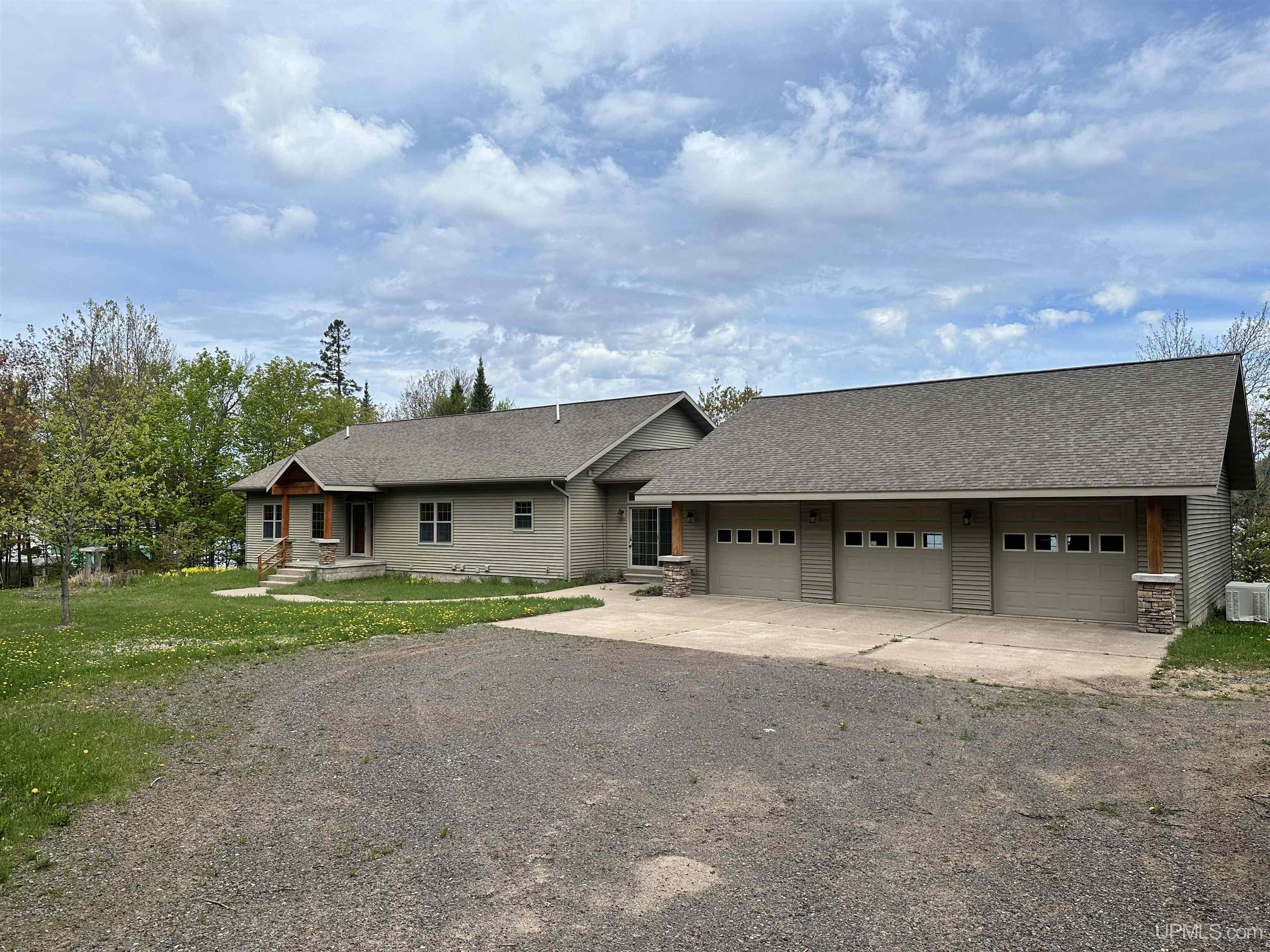 23 Chipman Drive Property Photo 2