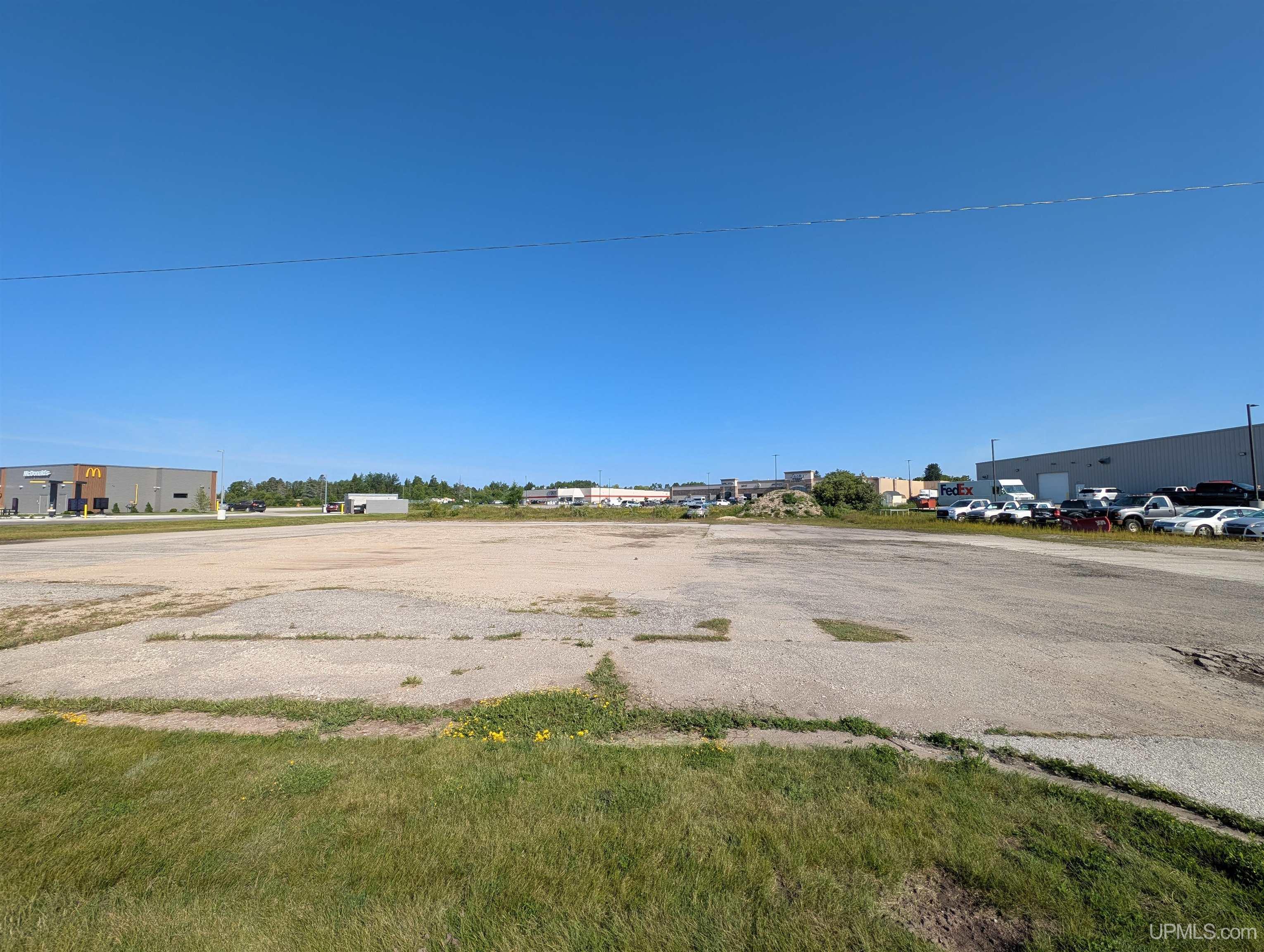 737 East Lakeshore Drive Property Photo 2