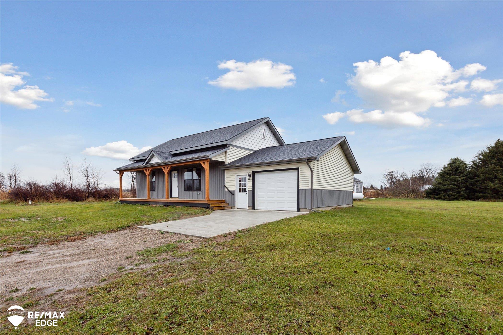 3895 Levalley Road Property Photo 4
