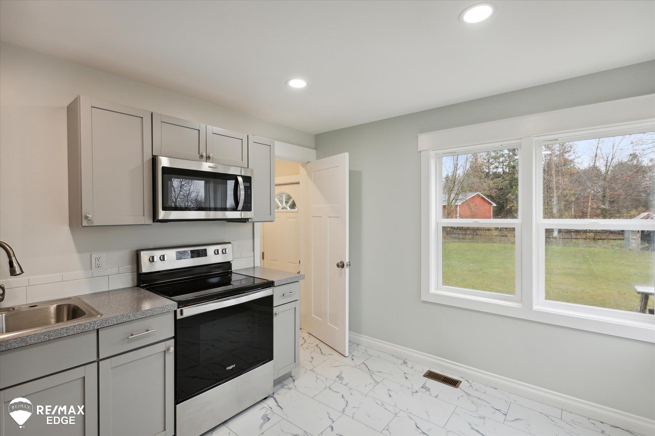 3895 Levalley Road Property Photo 21