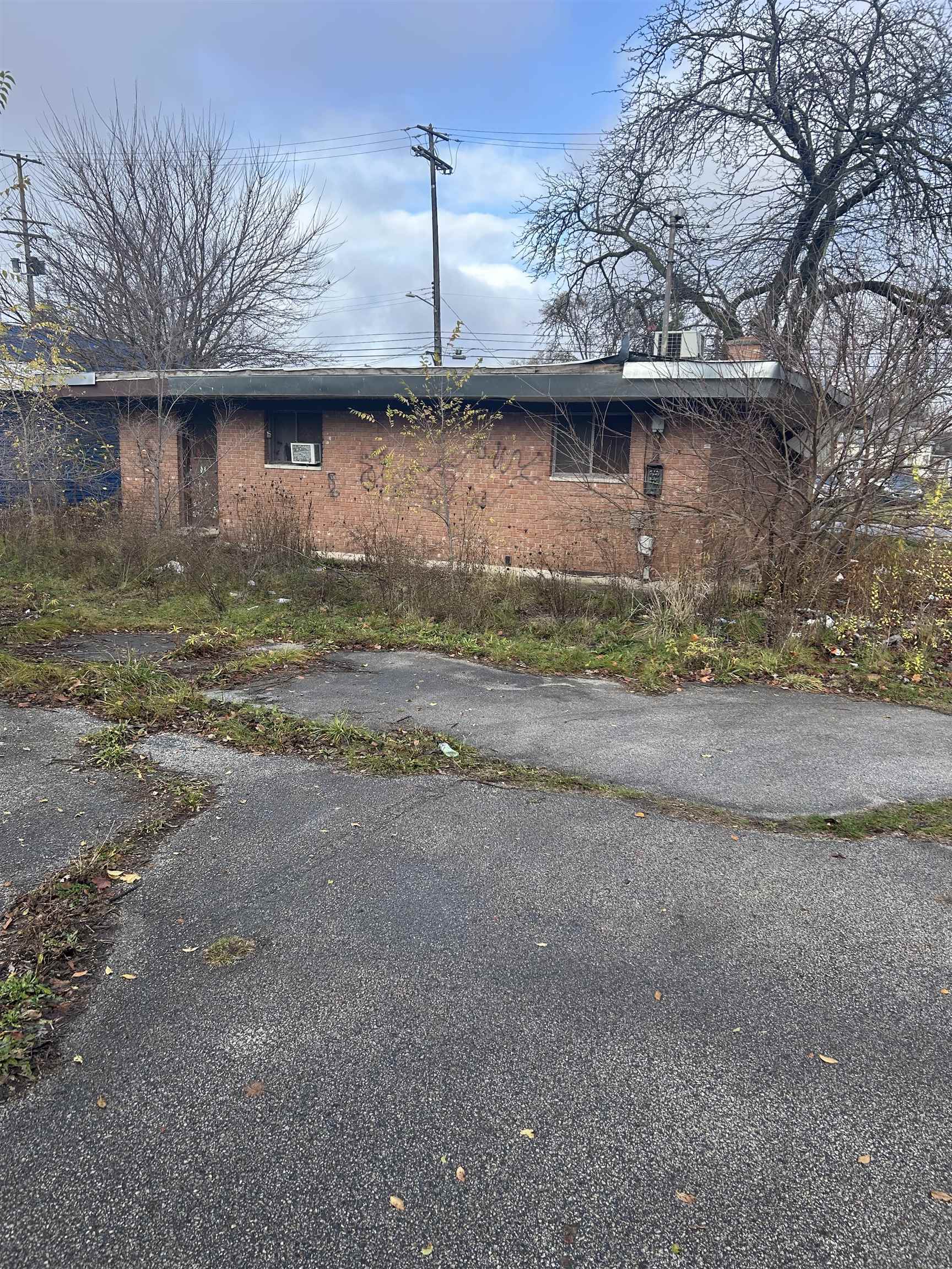 1103 W Genesee Avenue Property Photo