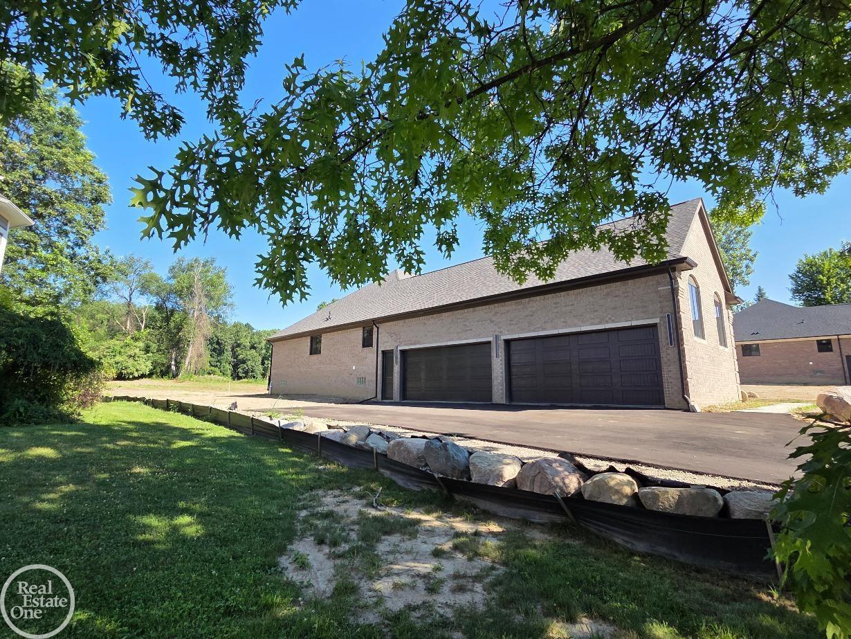 854 Hemlock Drive Property Photo 3