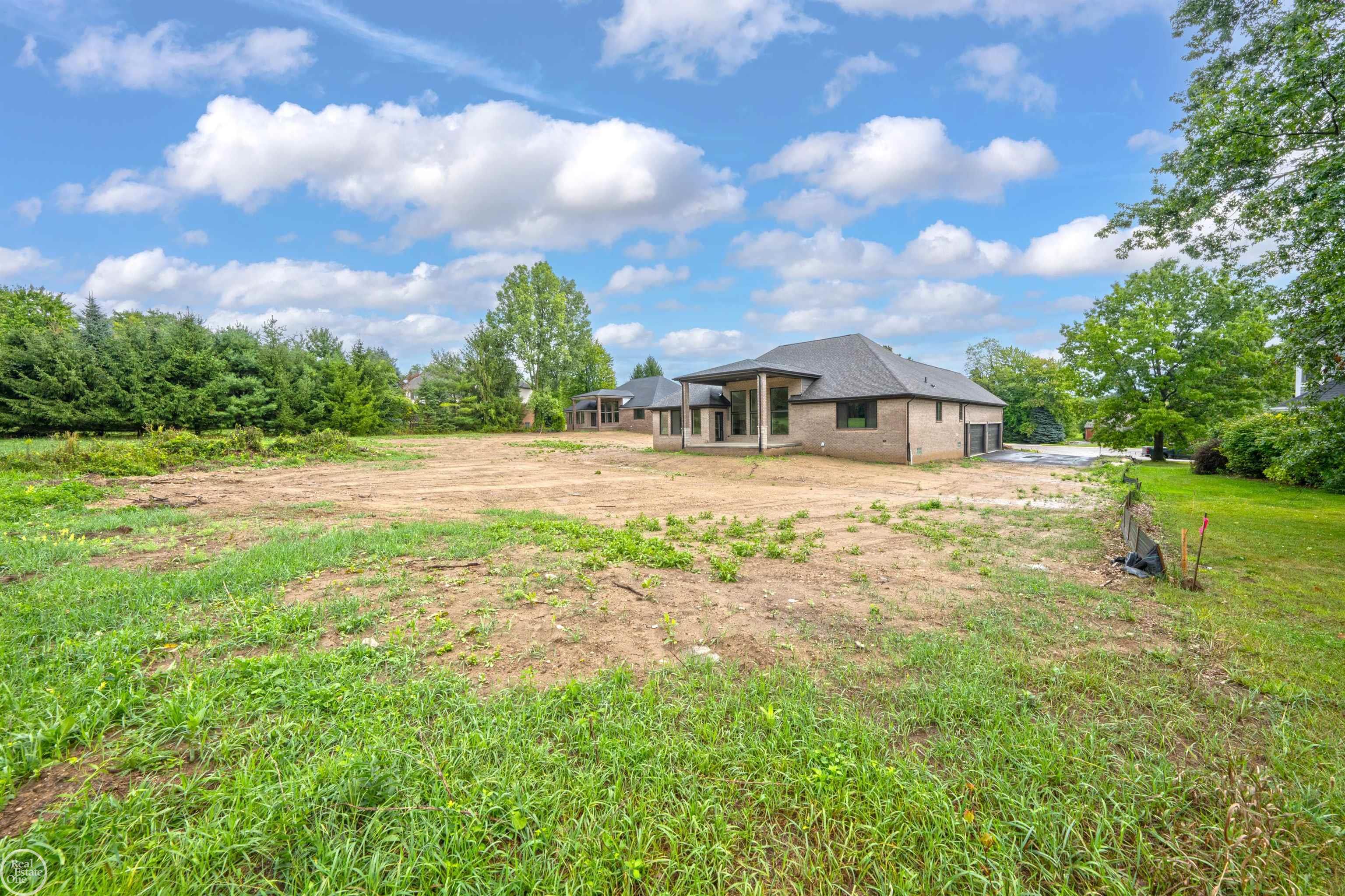 854 Hemlock Drive Property Photo 3