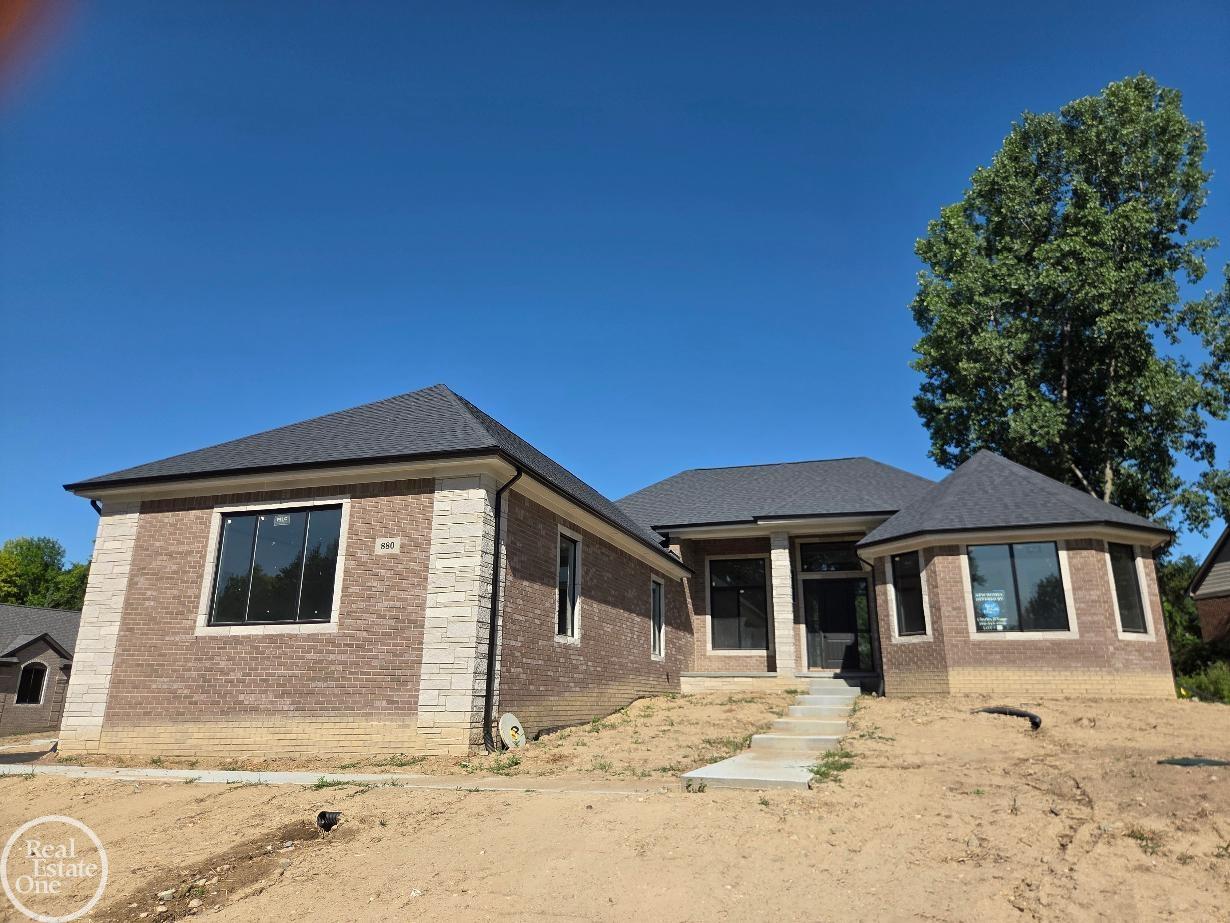 880 Hemlock Drive Property Photo 1