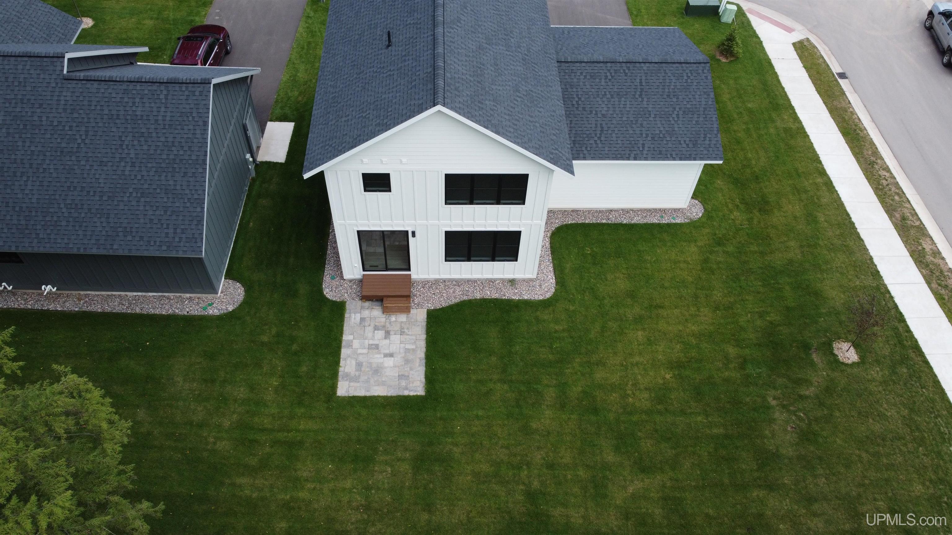 3401 Nuthatch Lane Property Photo 2