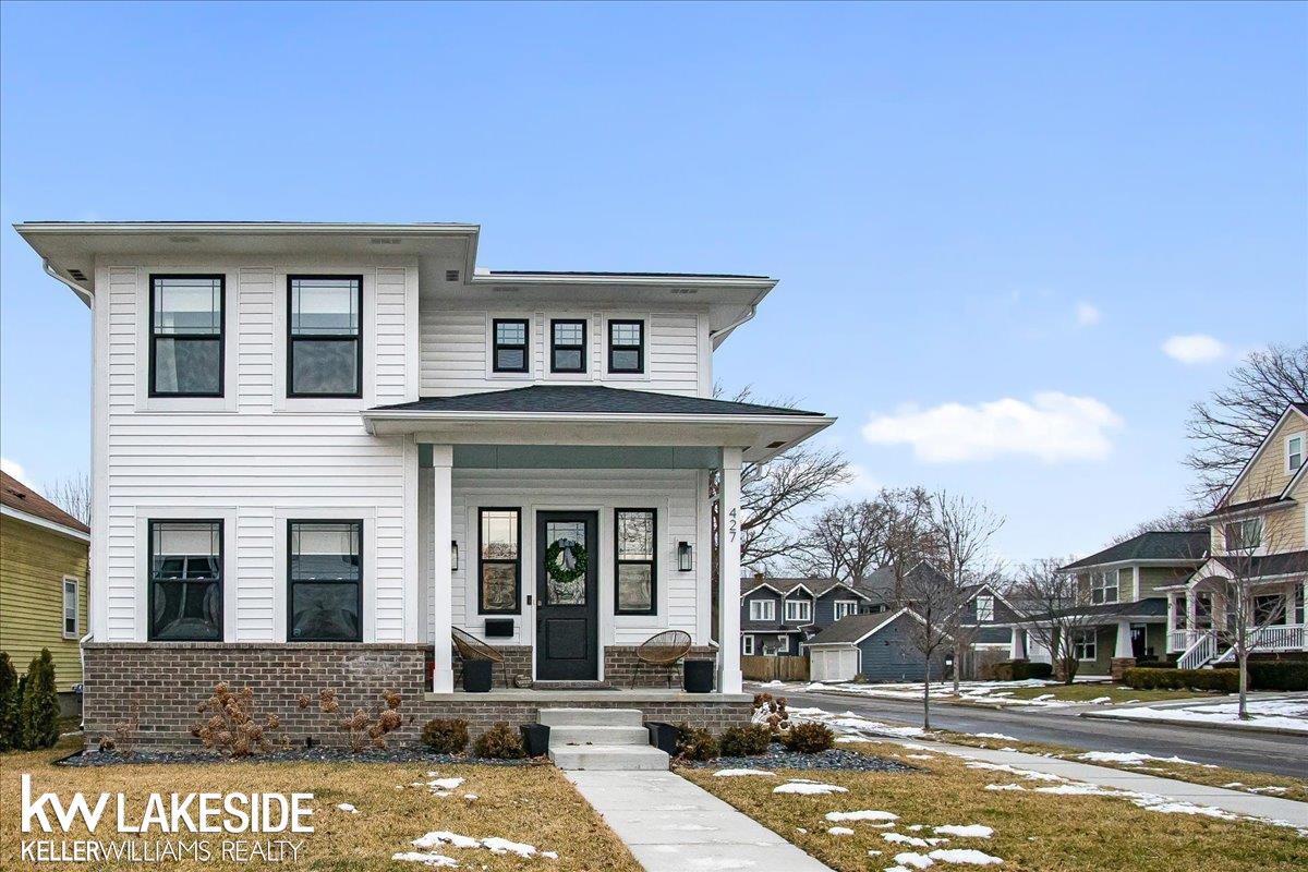 427 Pingree Boulevard Property Photo 1