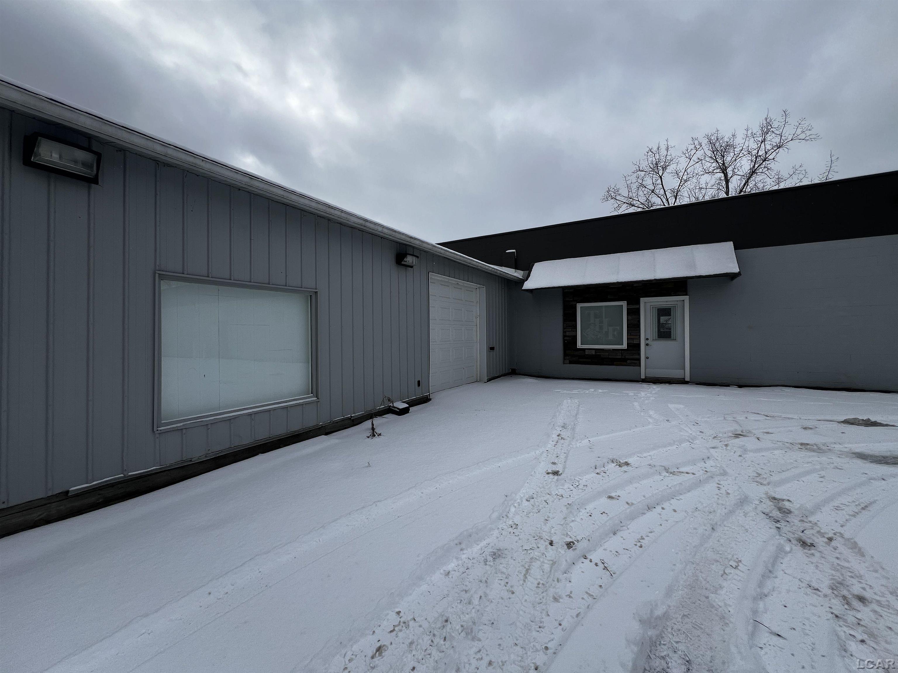 725 W Beecher Street