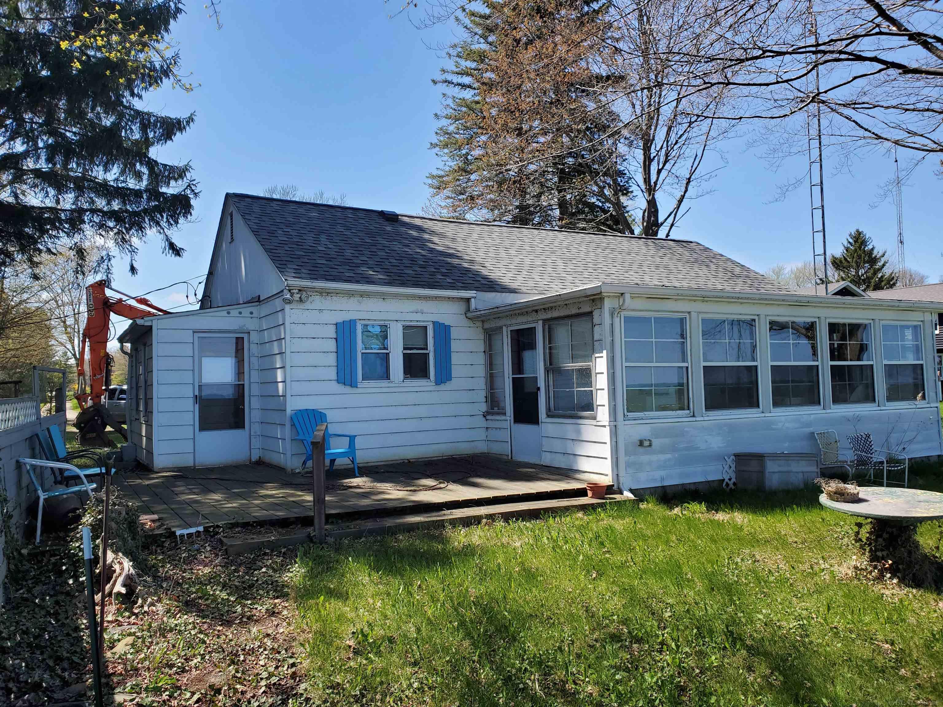 5857 Lakeshore Road Property Photo 1