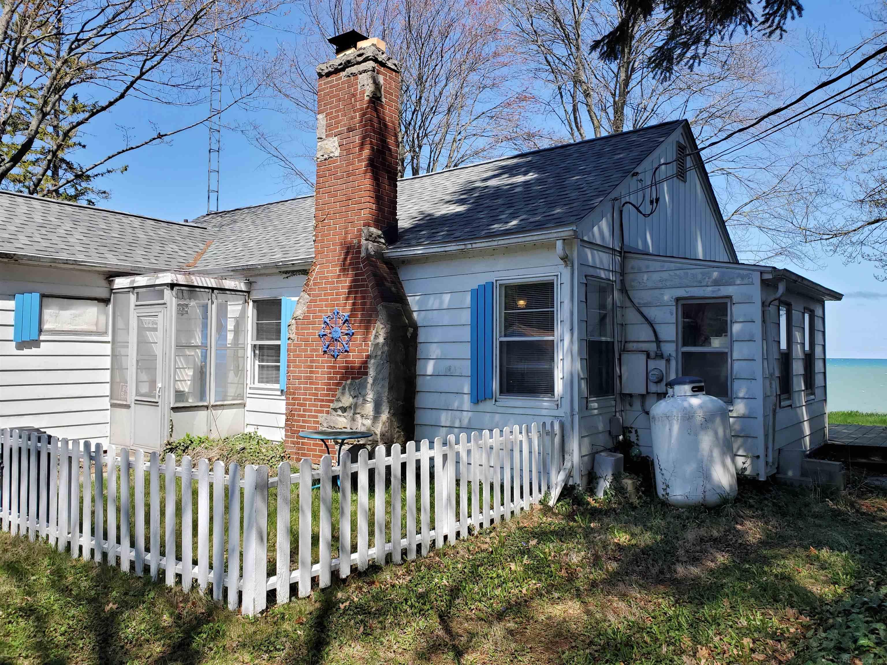 5857 Lakeshore Road Property Photo 3