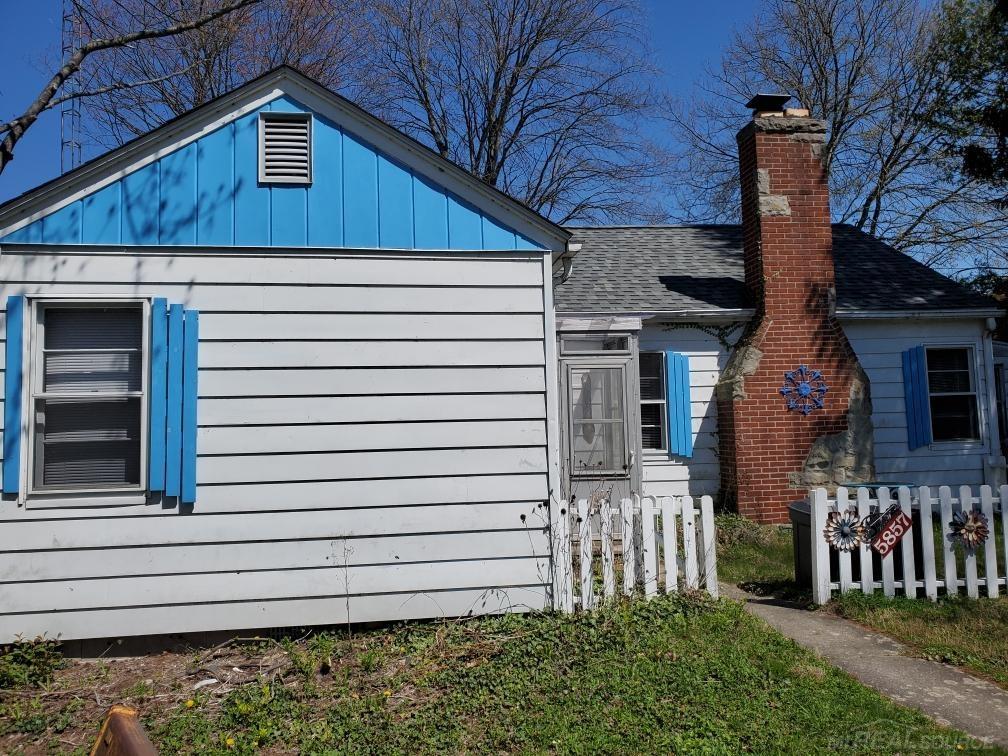 5857 Lakeshore Road Property Photo 8