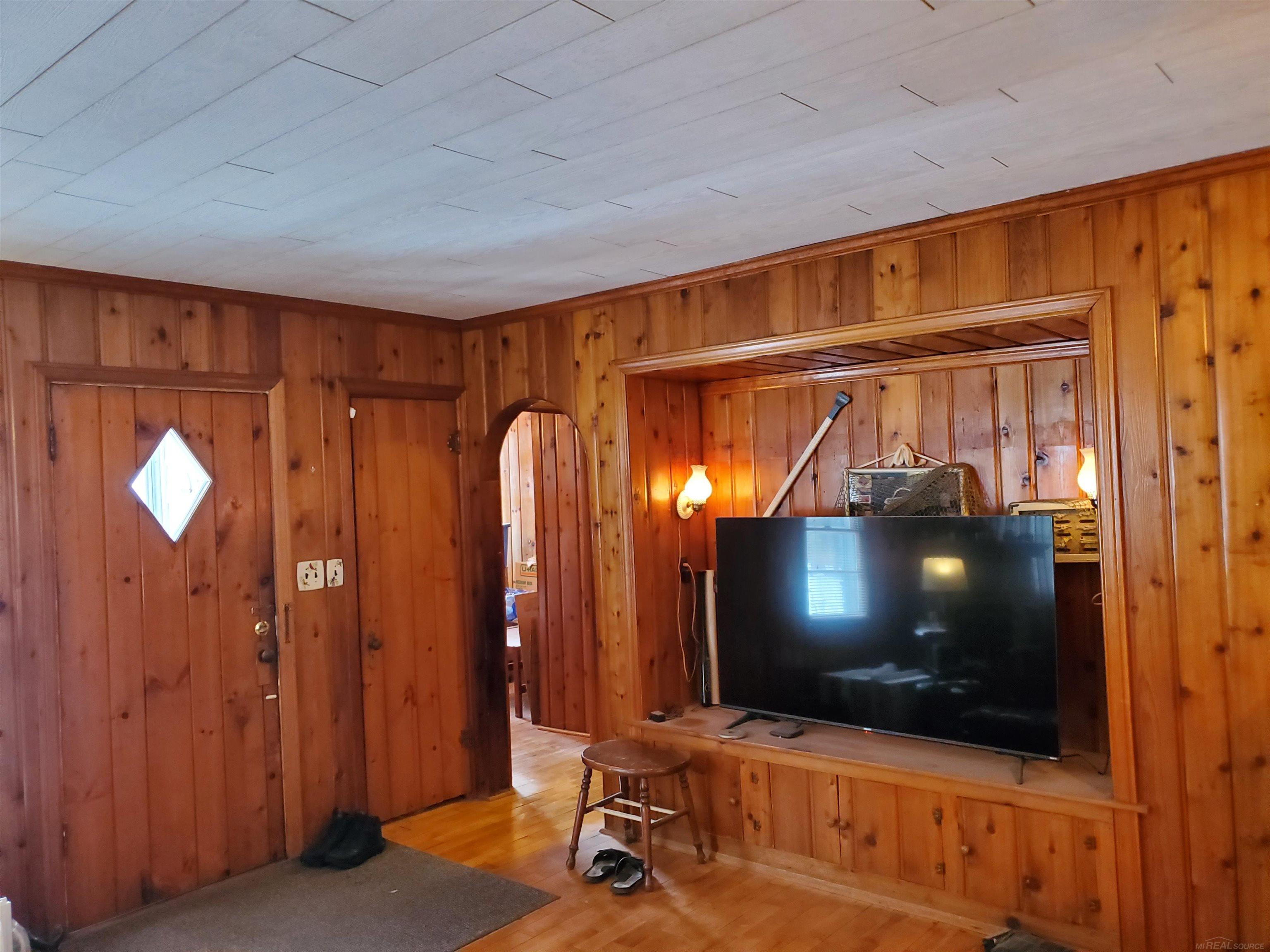 5857 Lakeshore Road Property Photo 10