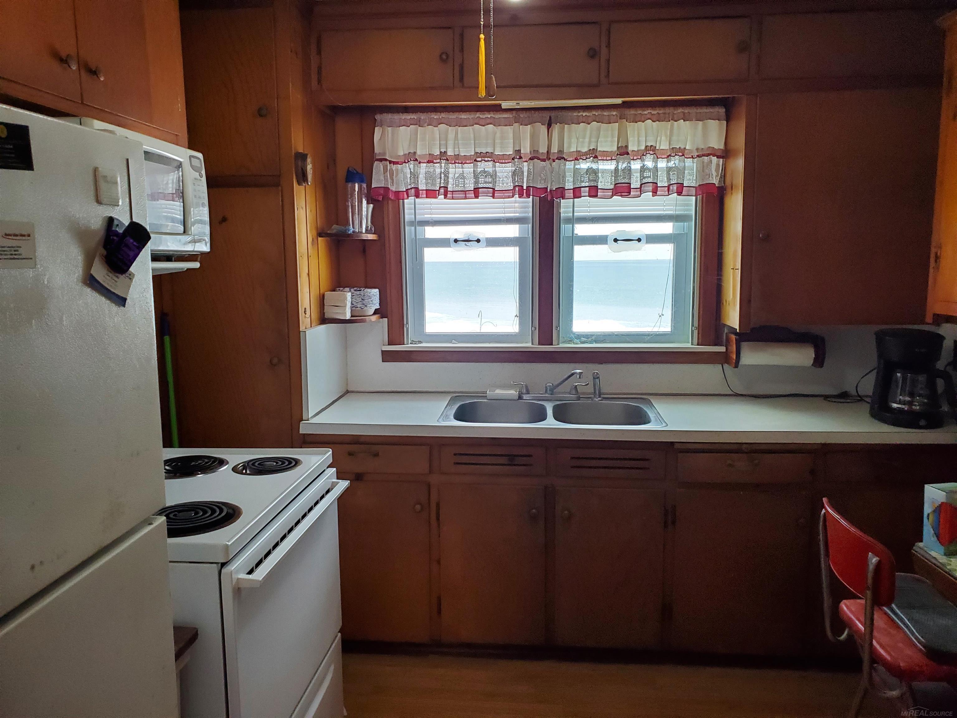 5857 Lakeshore Road Property Photo 12