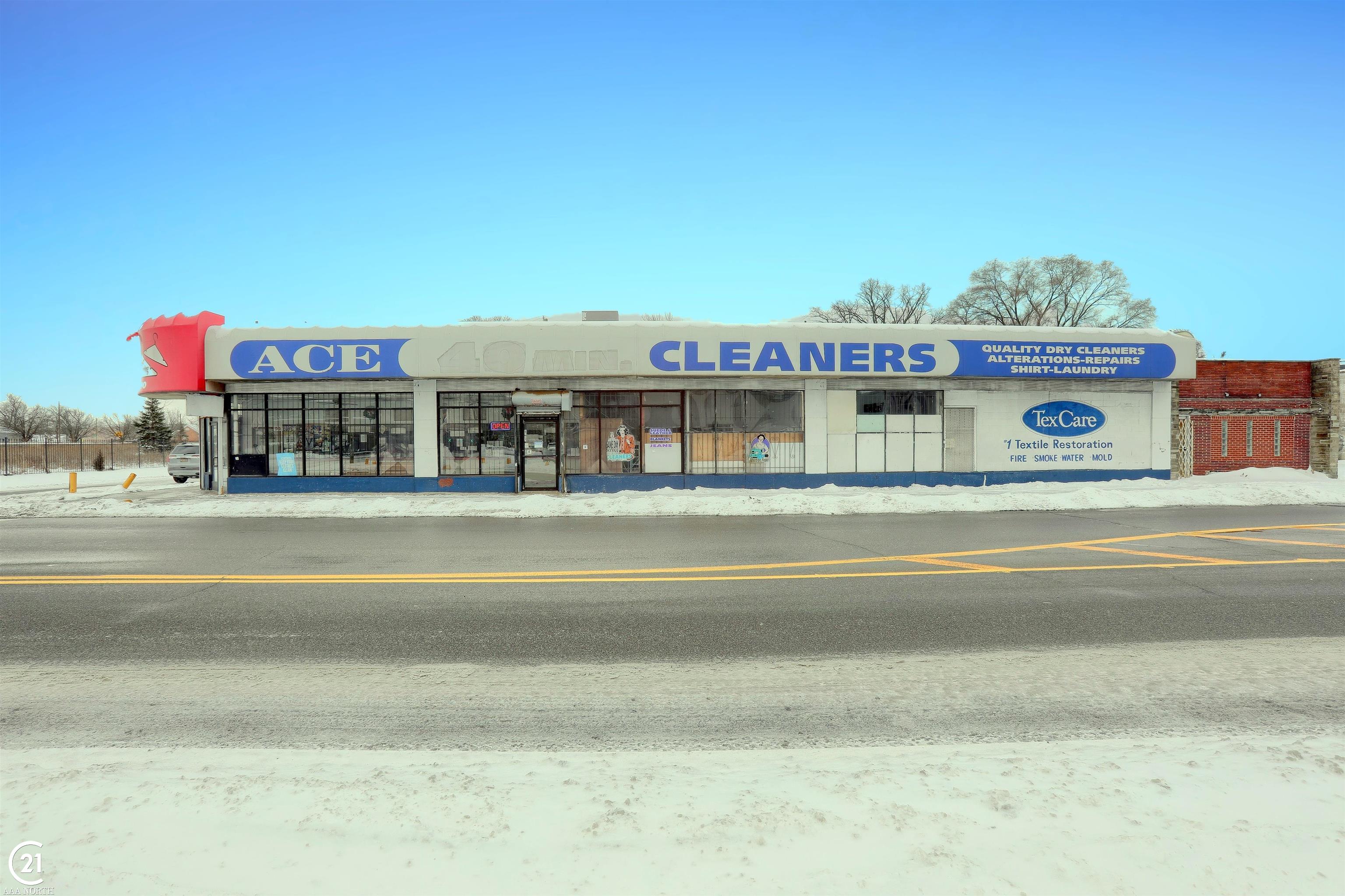 2854 E 7 Mile Road Property Photo 1