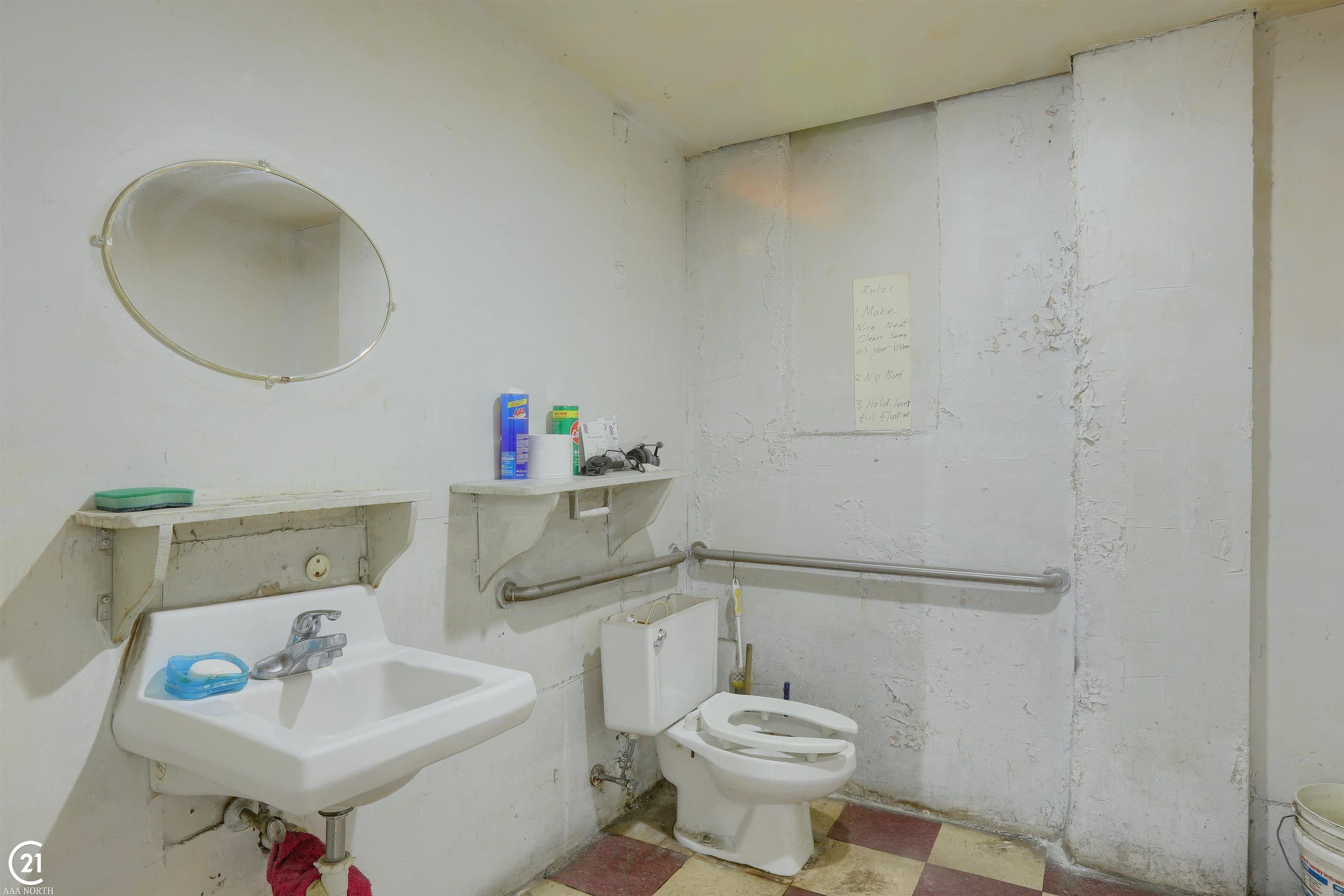 2854 E 7 Mile Road Property Photo 19