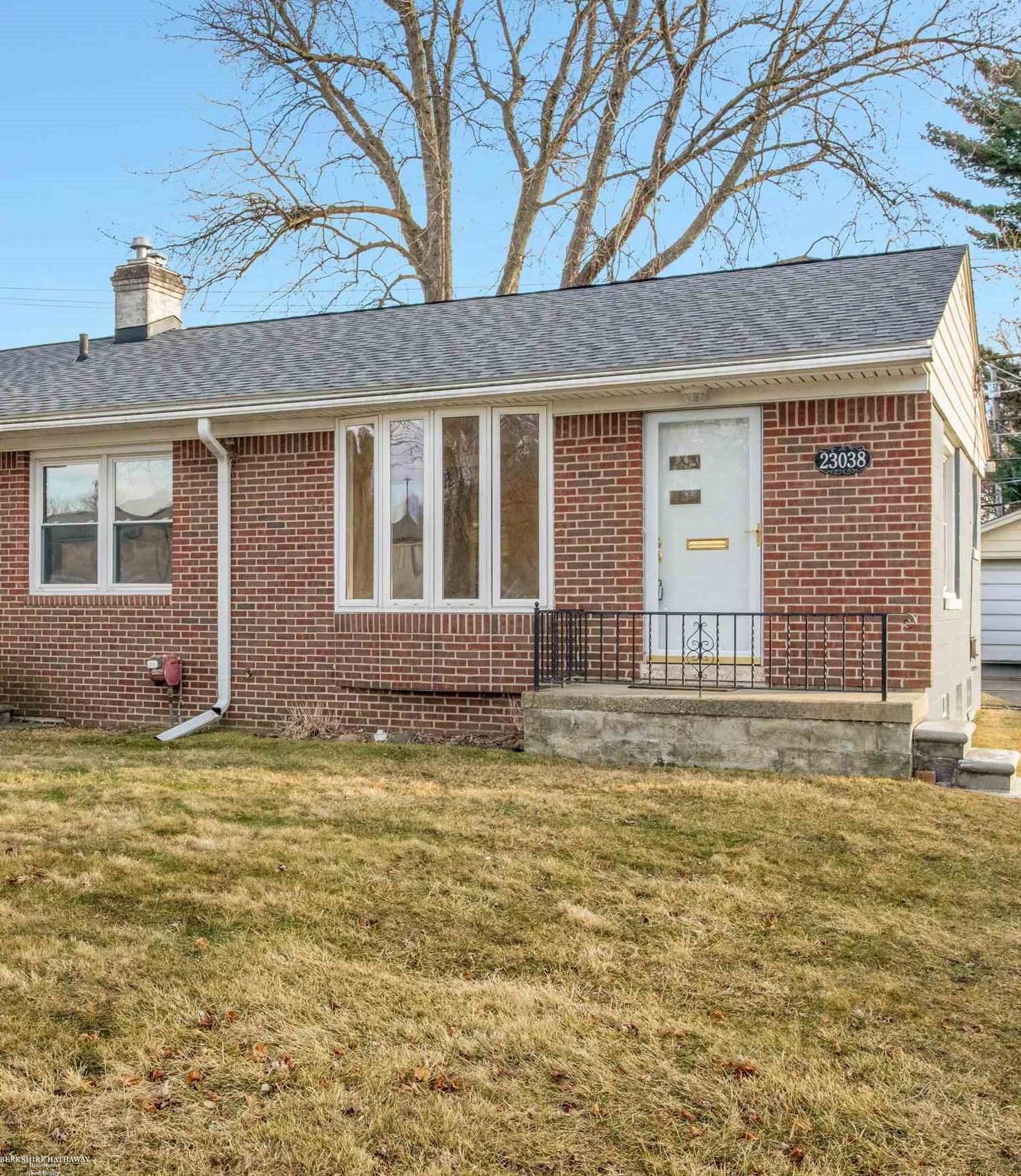 23038 Raymond Street Property Photo 1