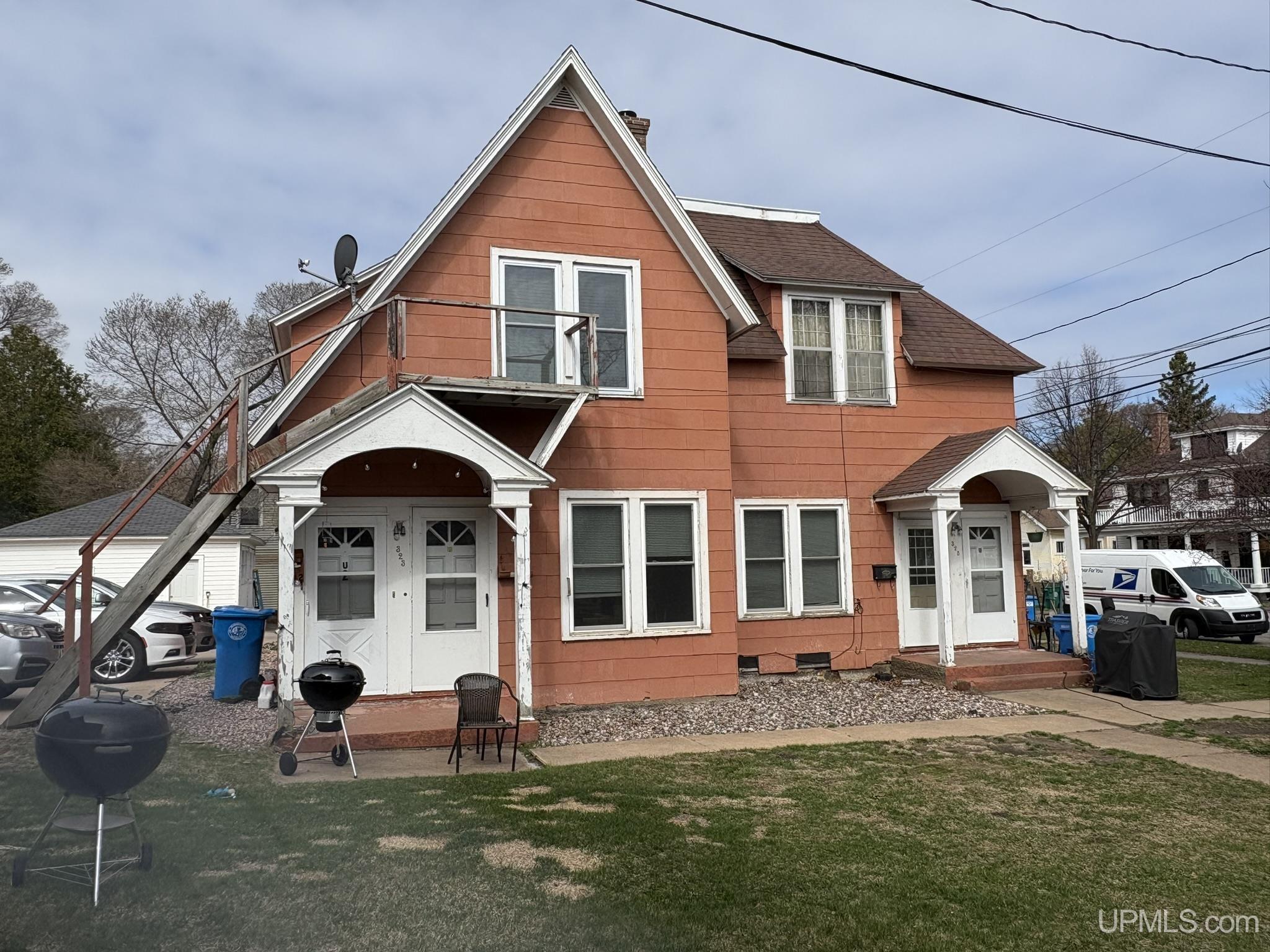 323-325 N Front Street Property Photo 1