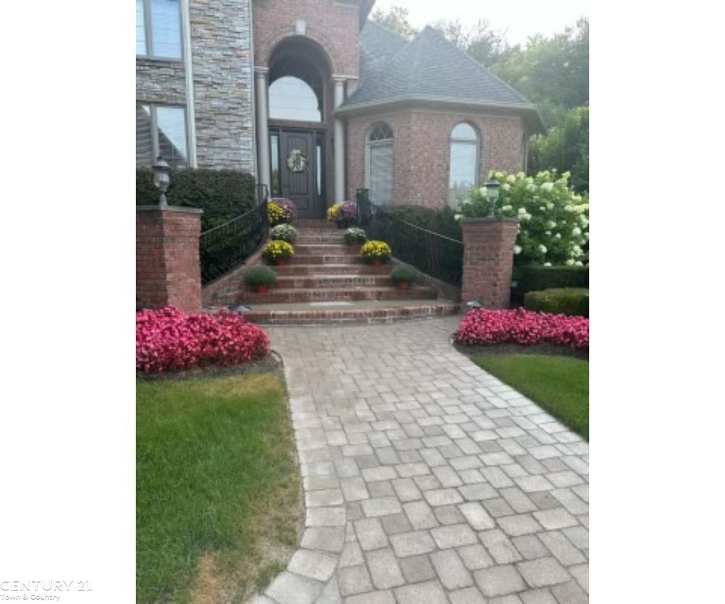 61494 Barclay Drive Property Photo 3