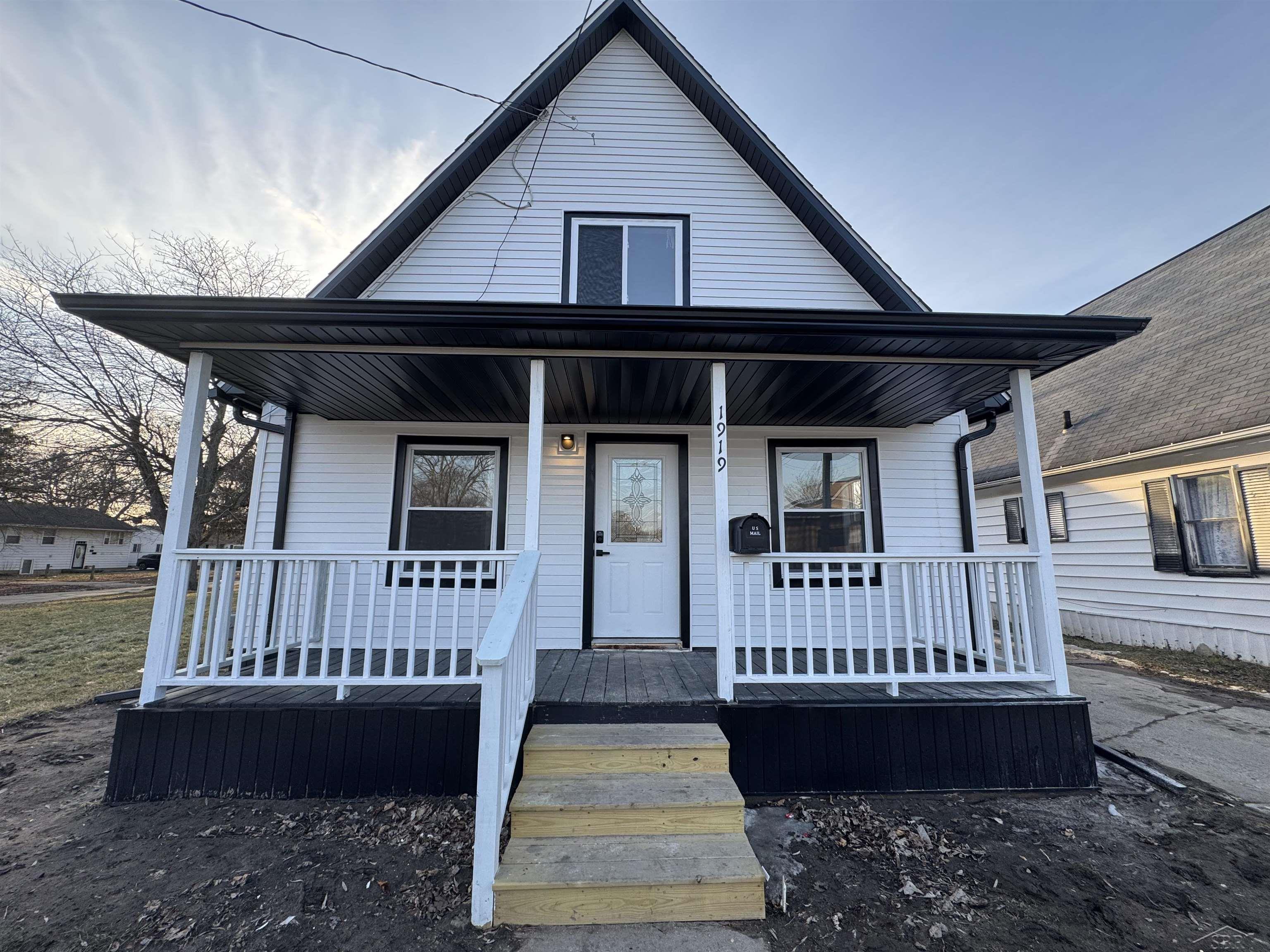 1919 Grout Street Property Photo 1