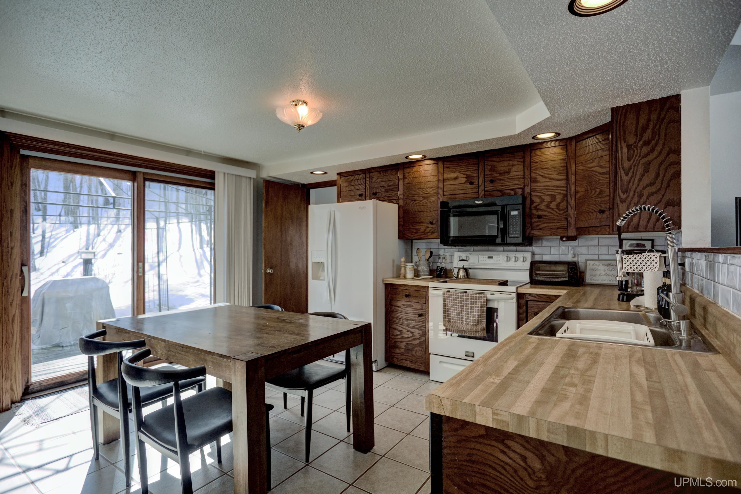 5481 Center Drive Property Photo 10