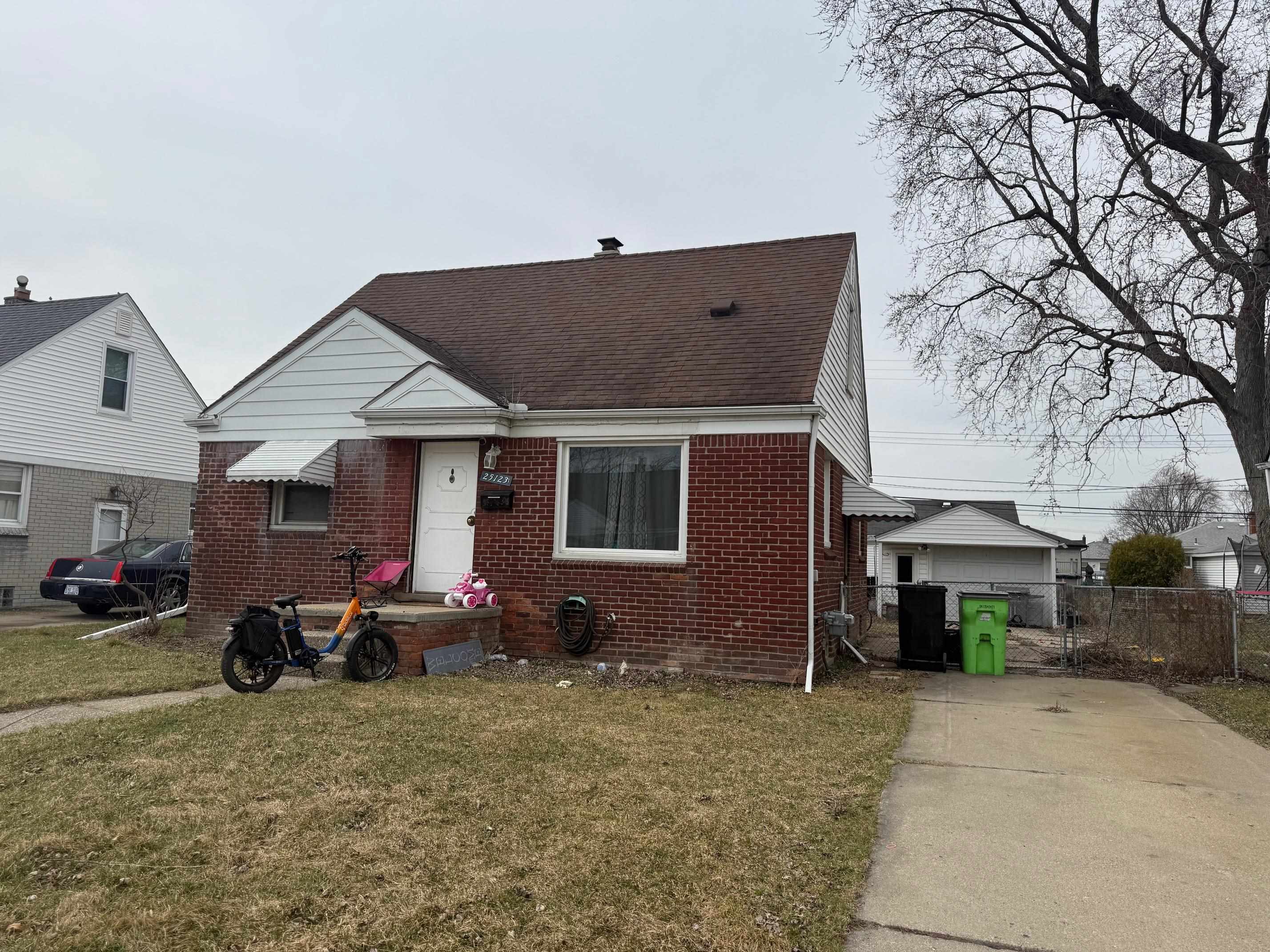 25123 Mackinac Street Property Photo 1