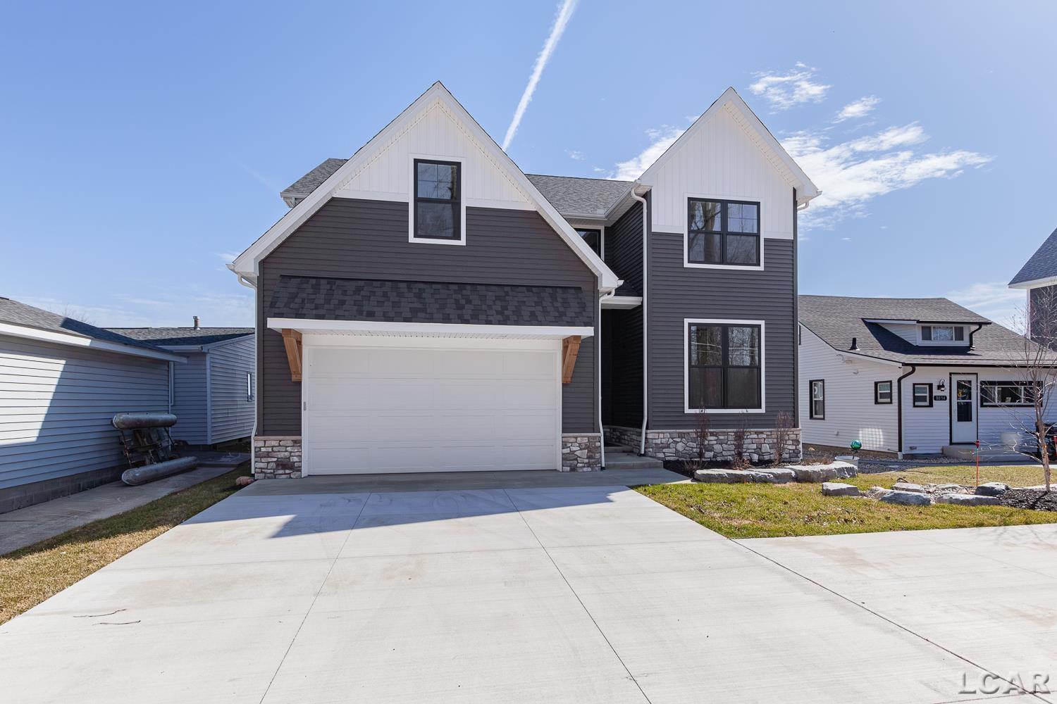 8076 Clarks Cove Cove Property Photo 1