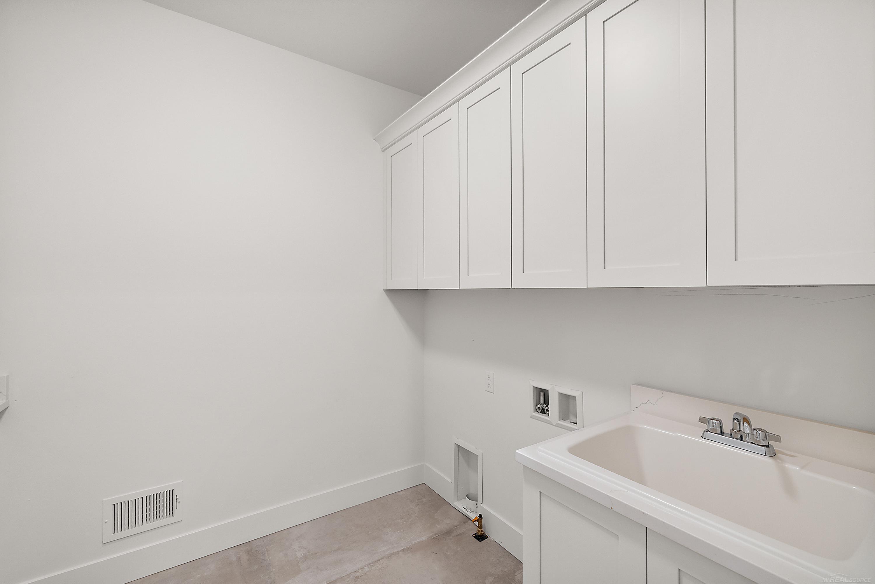 5871 Everton Court Property Photo 32