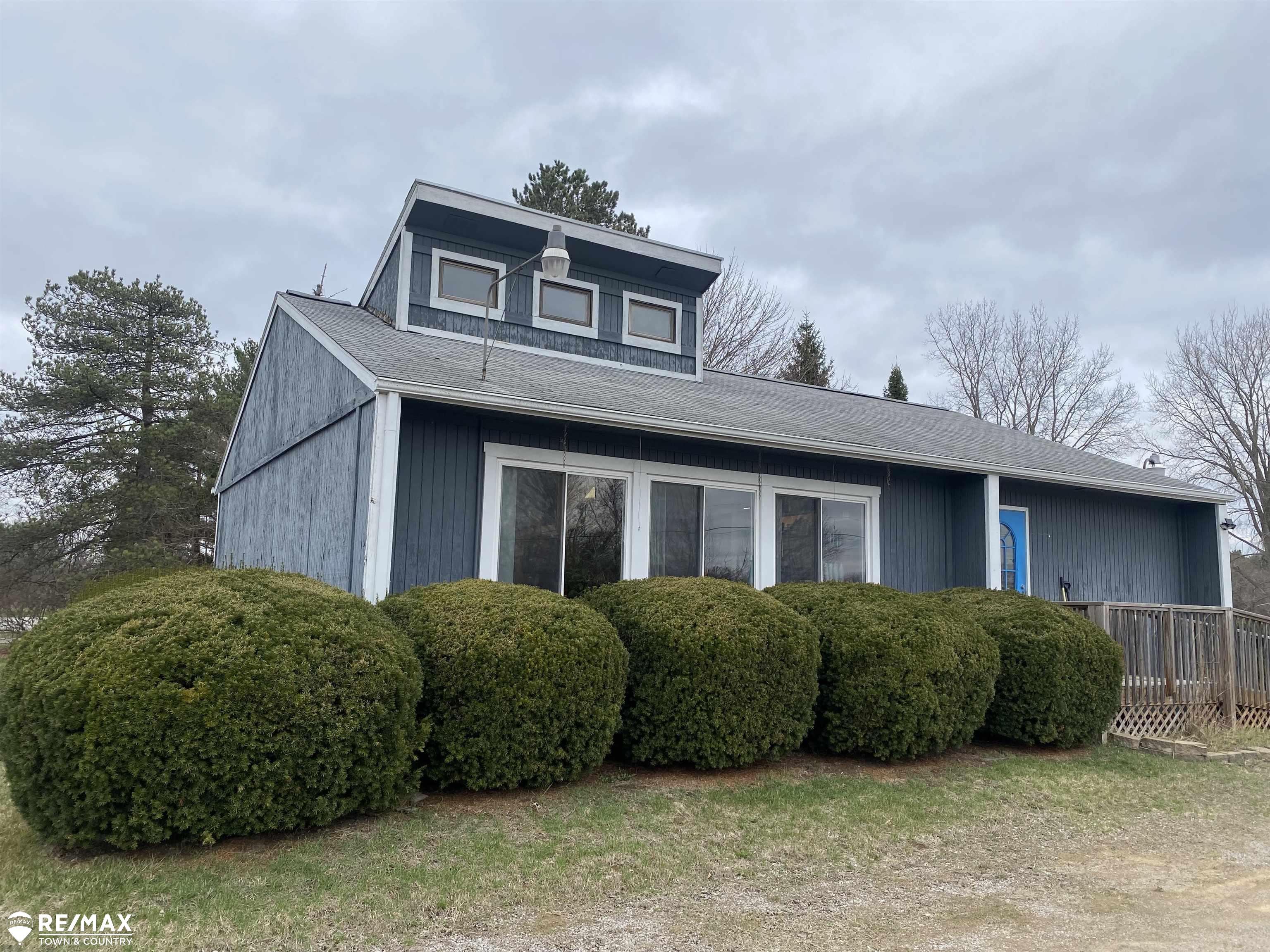 8009 N Mckinley Road Property Photo 1