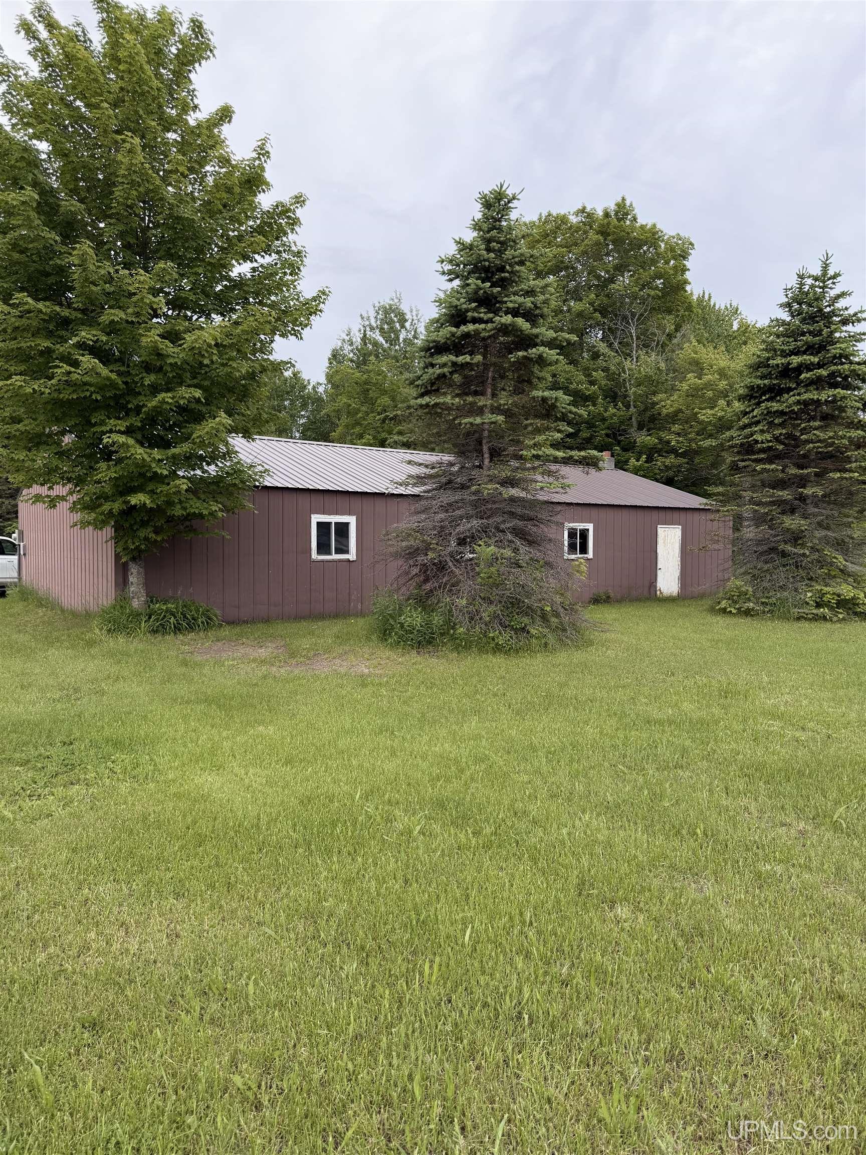 E12437 M28 Highway Property Photo 1