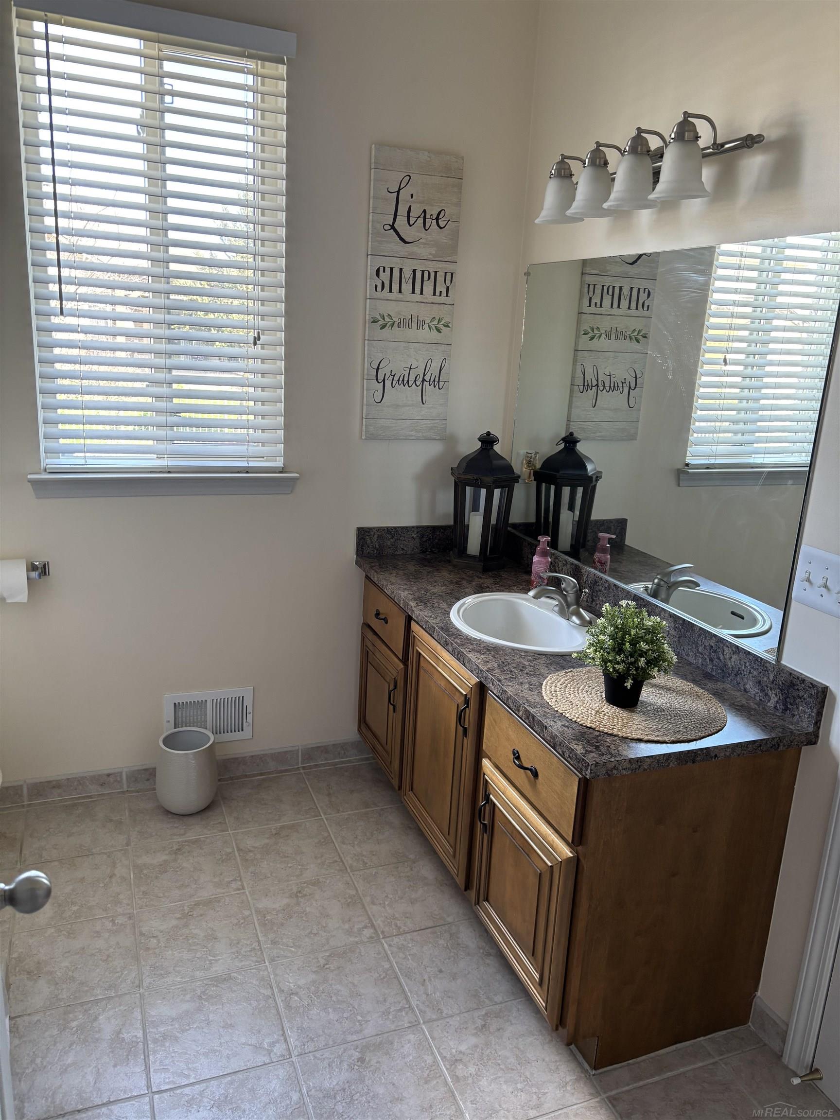 8601 Lillian Drive Property Photo 18