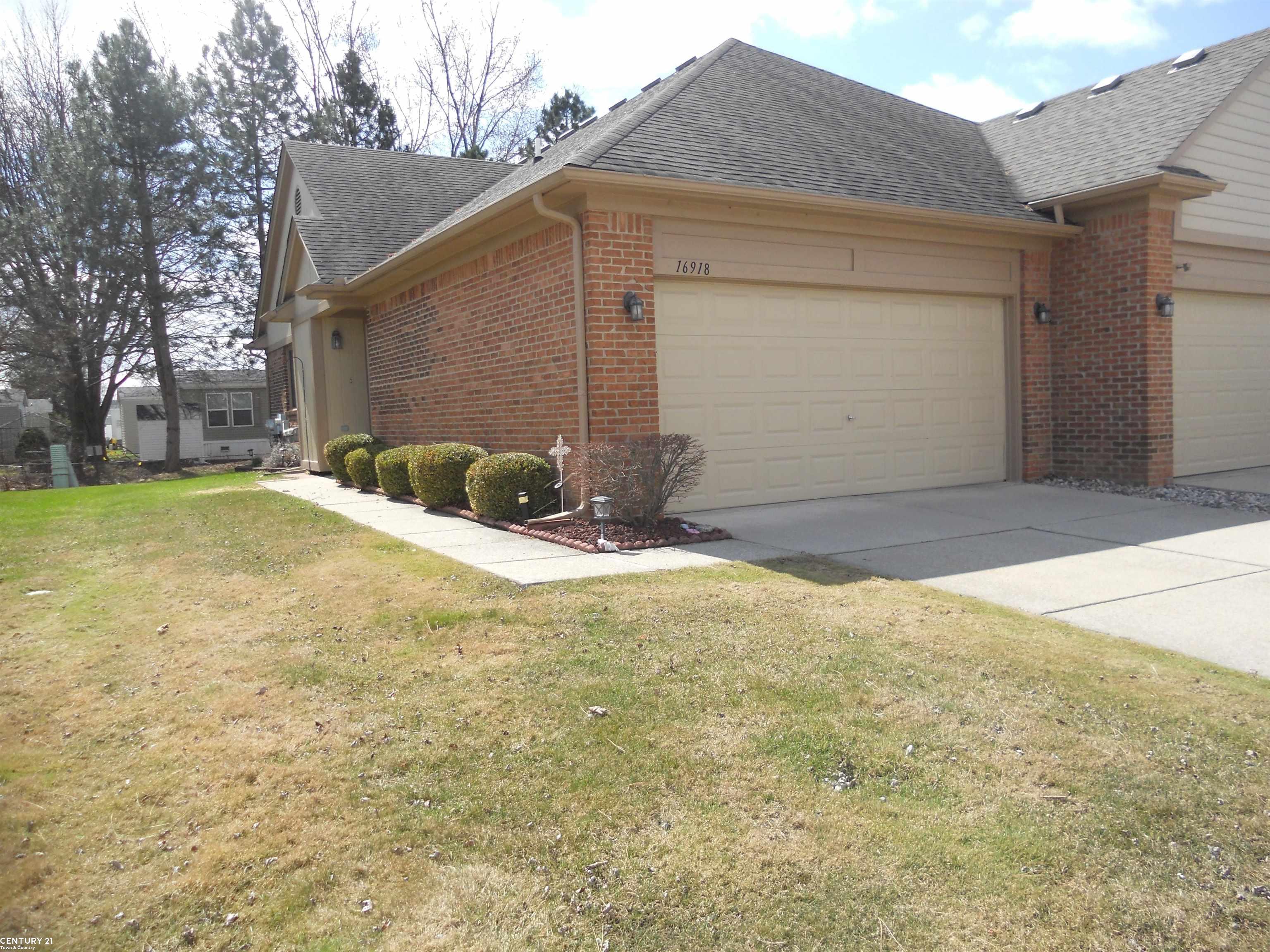 16918 Country Ridge Drive Property Photo 1
