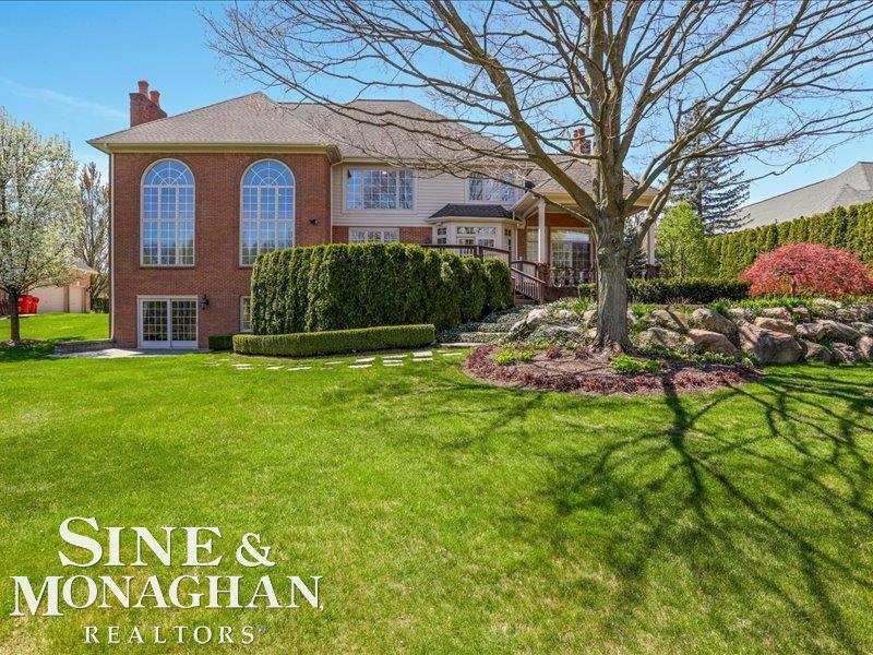 5561 Brookside Lane Property Photo 3