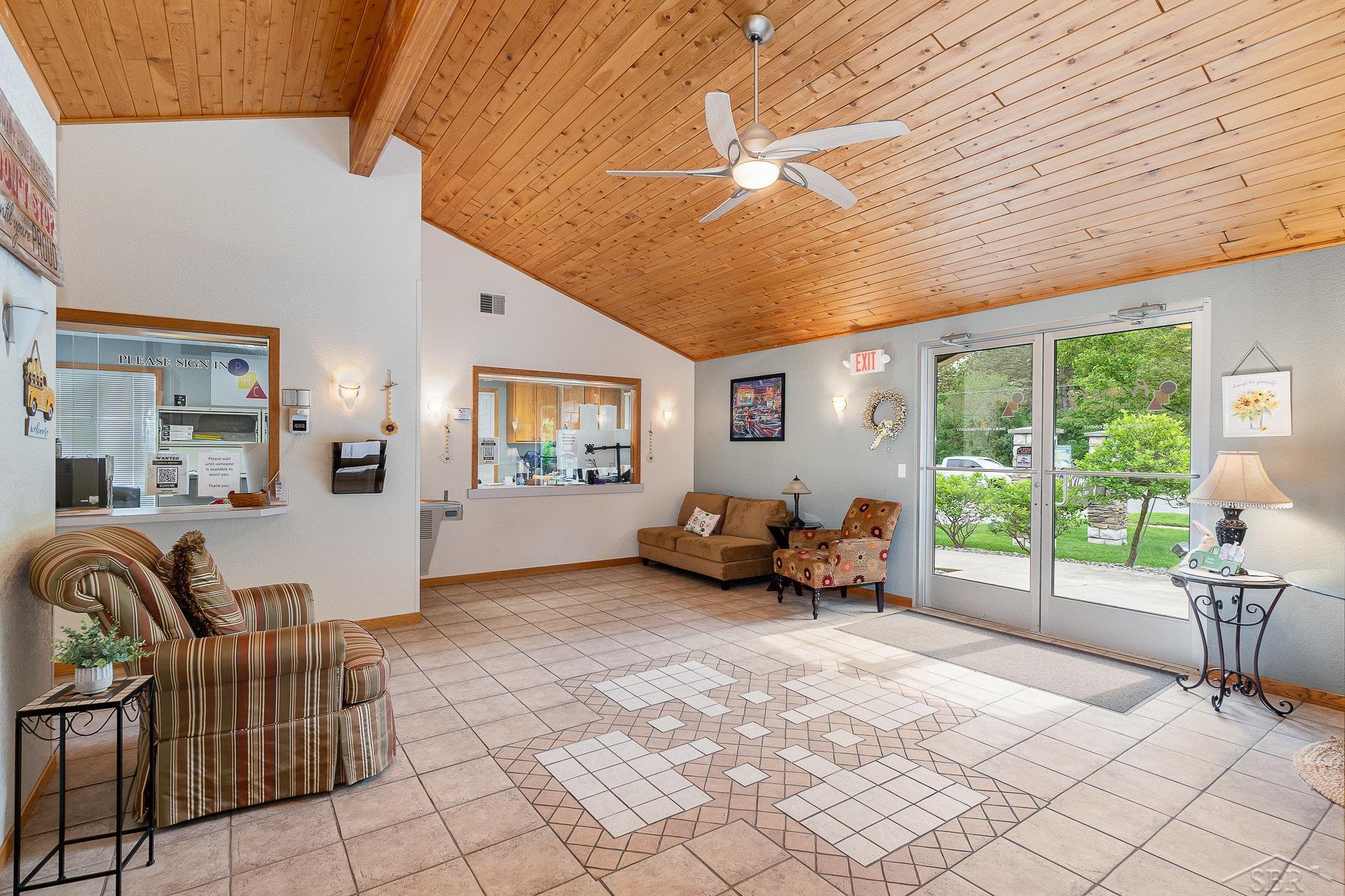 635 N Center Road Property Photo 4