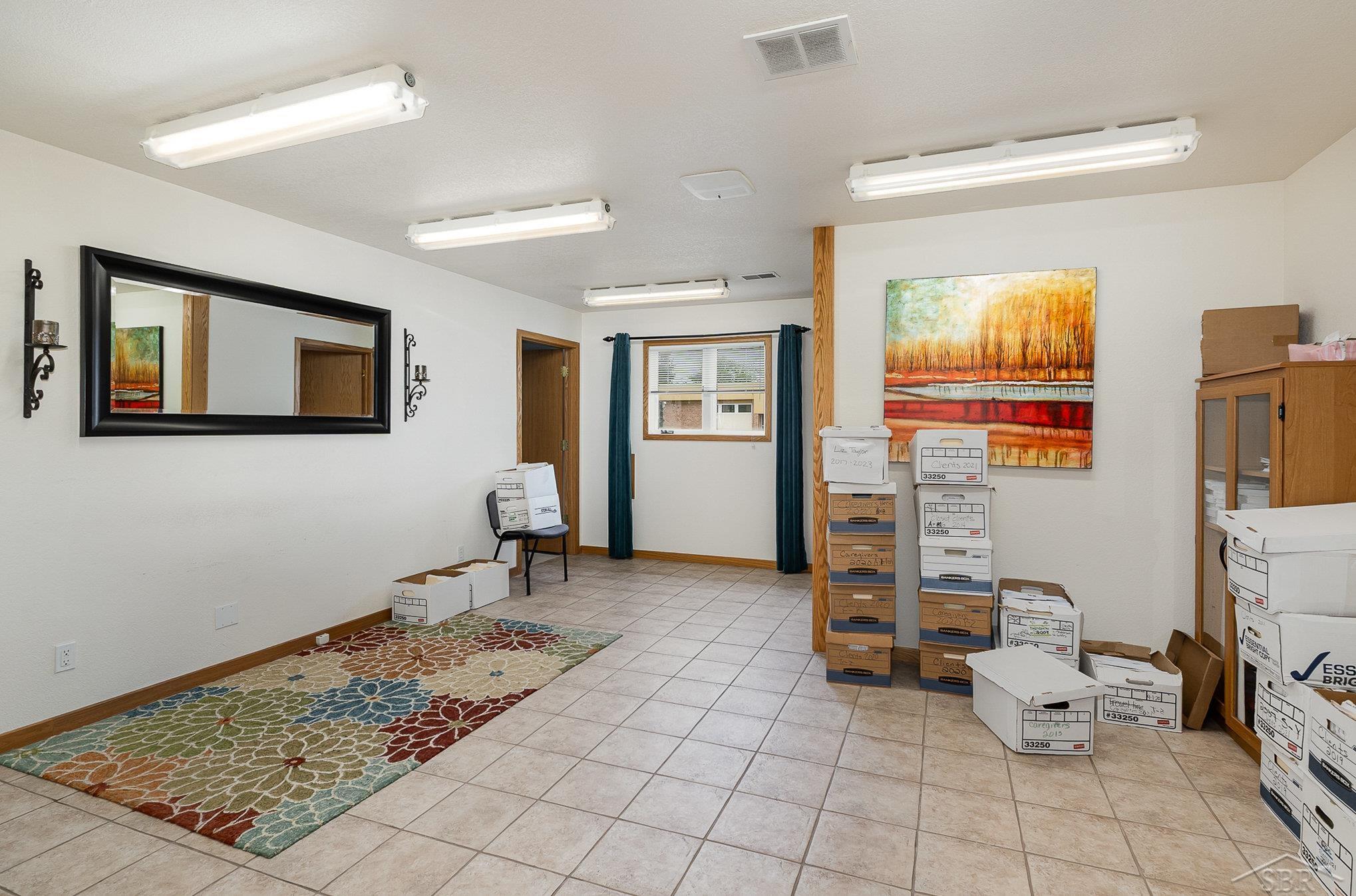 635 N Center Road Property Photo 14