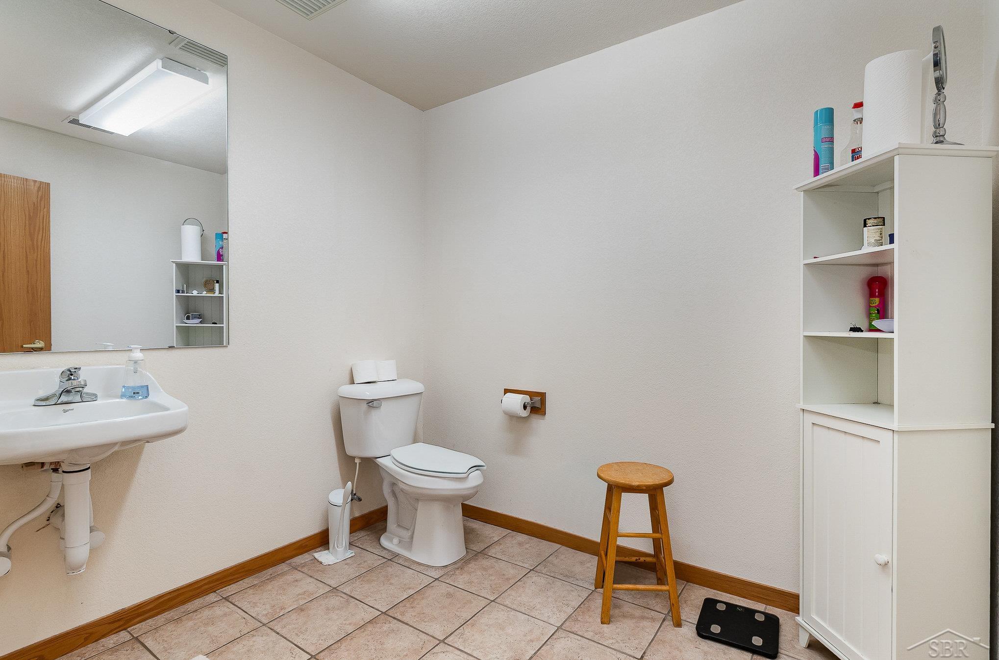 635 N Center Road Property Photo 17
