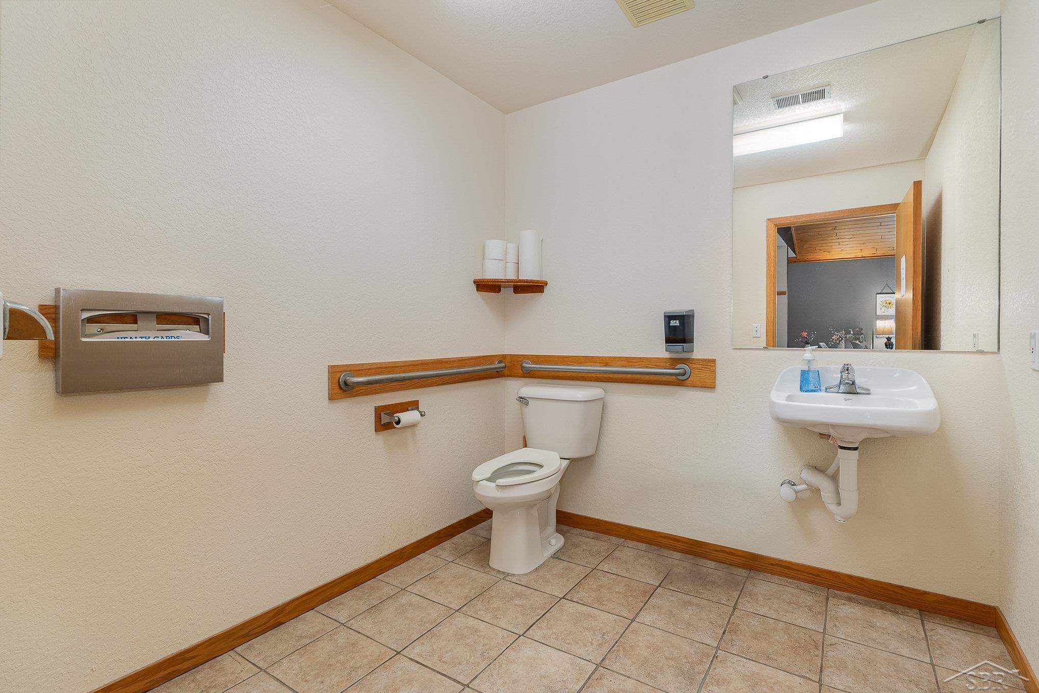 635 N Center Road Property Photo 22