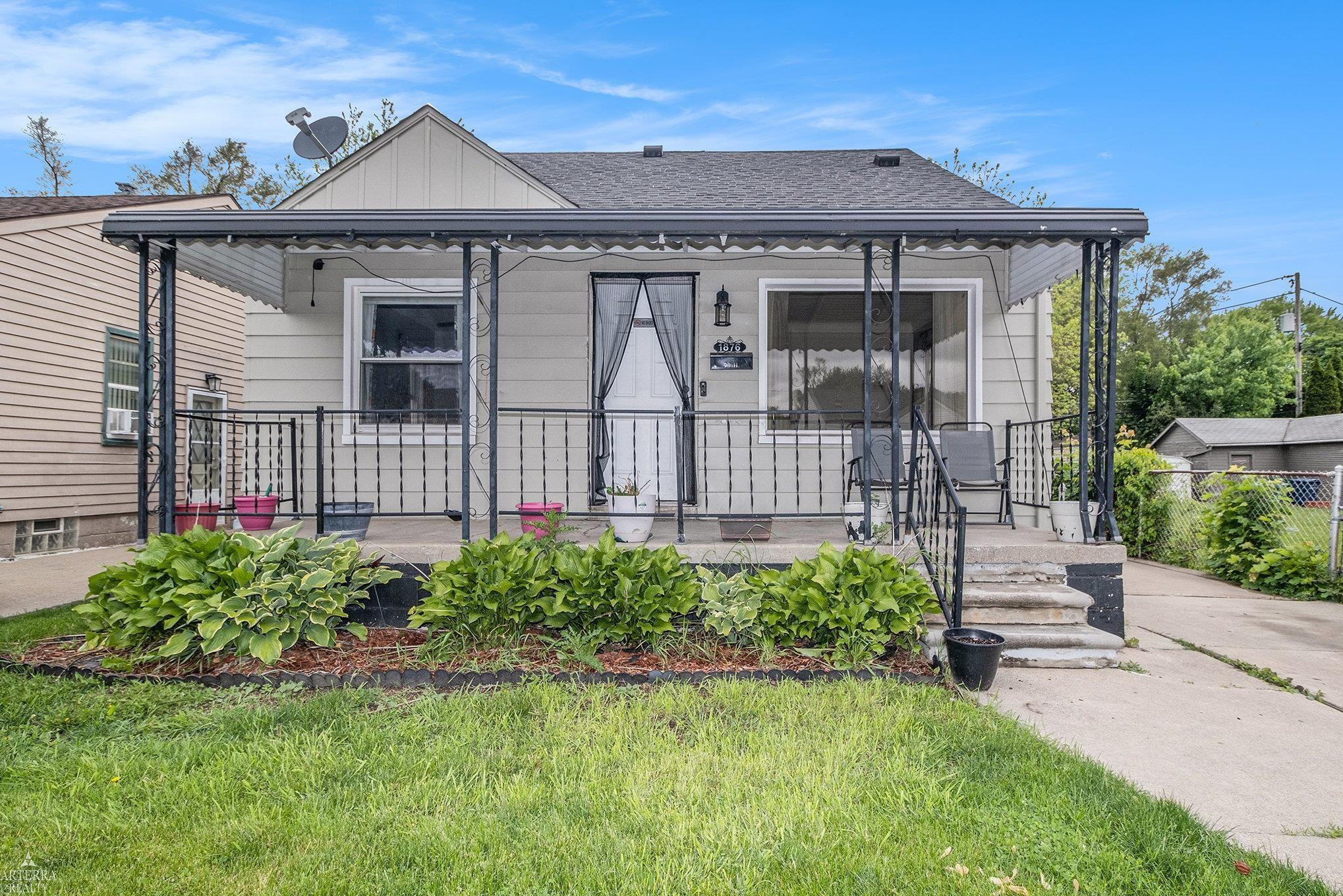 1876 Euclid Street Property Photo 1