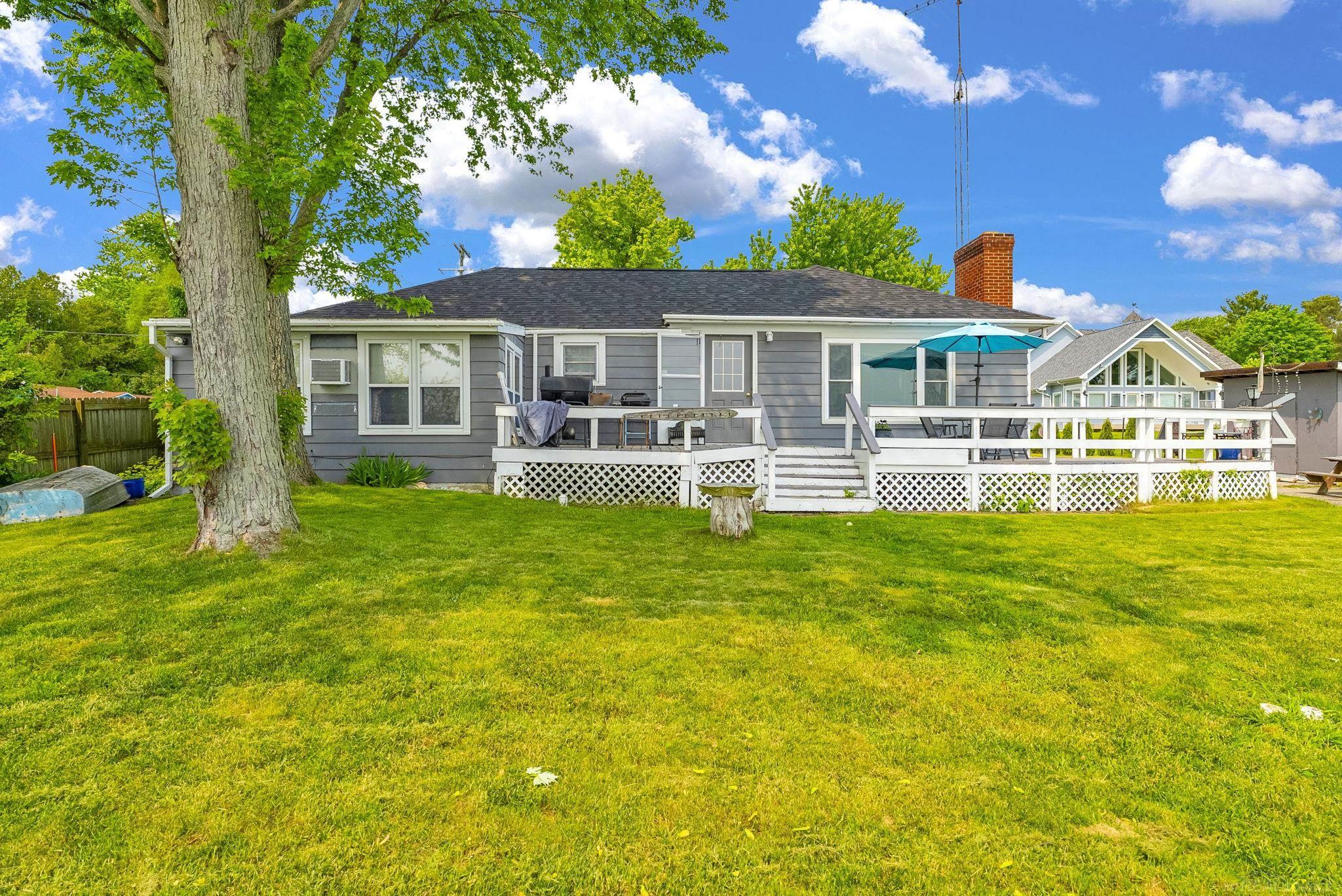 8941 & 8943 Lakeshore Road Property Photo 1