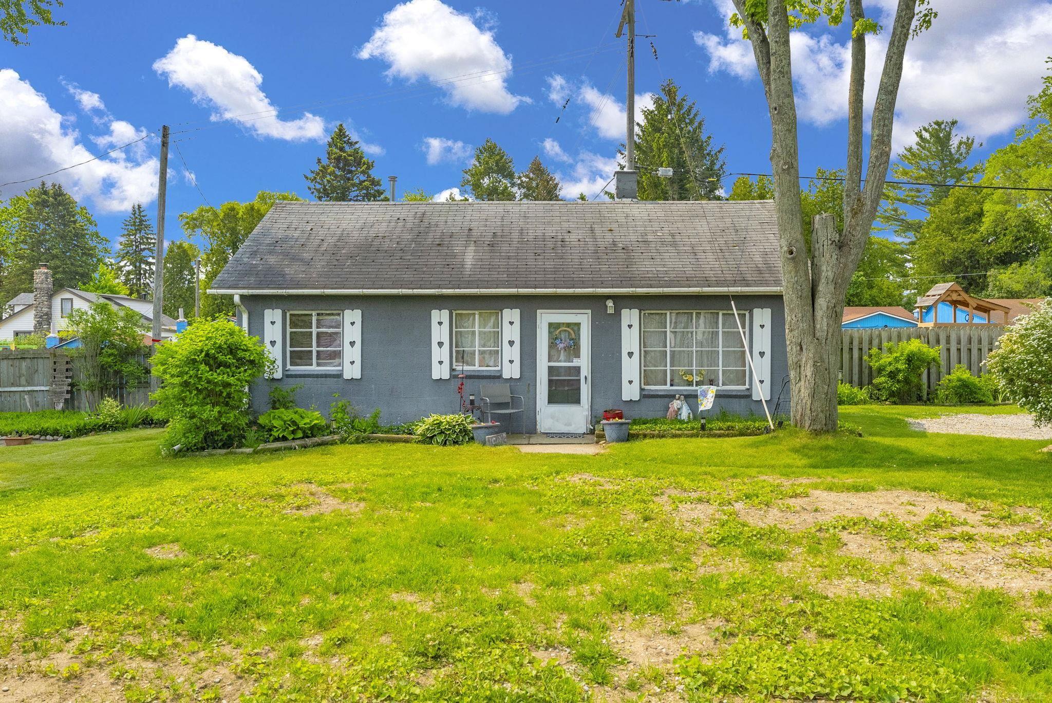8941 & 8943 Lakeshore Road Property Photo 3