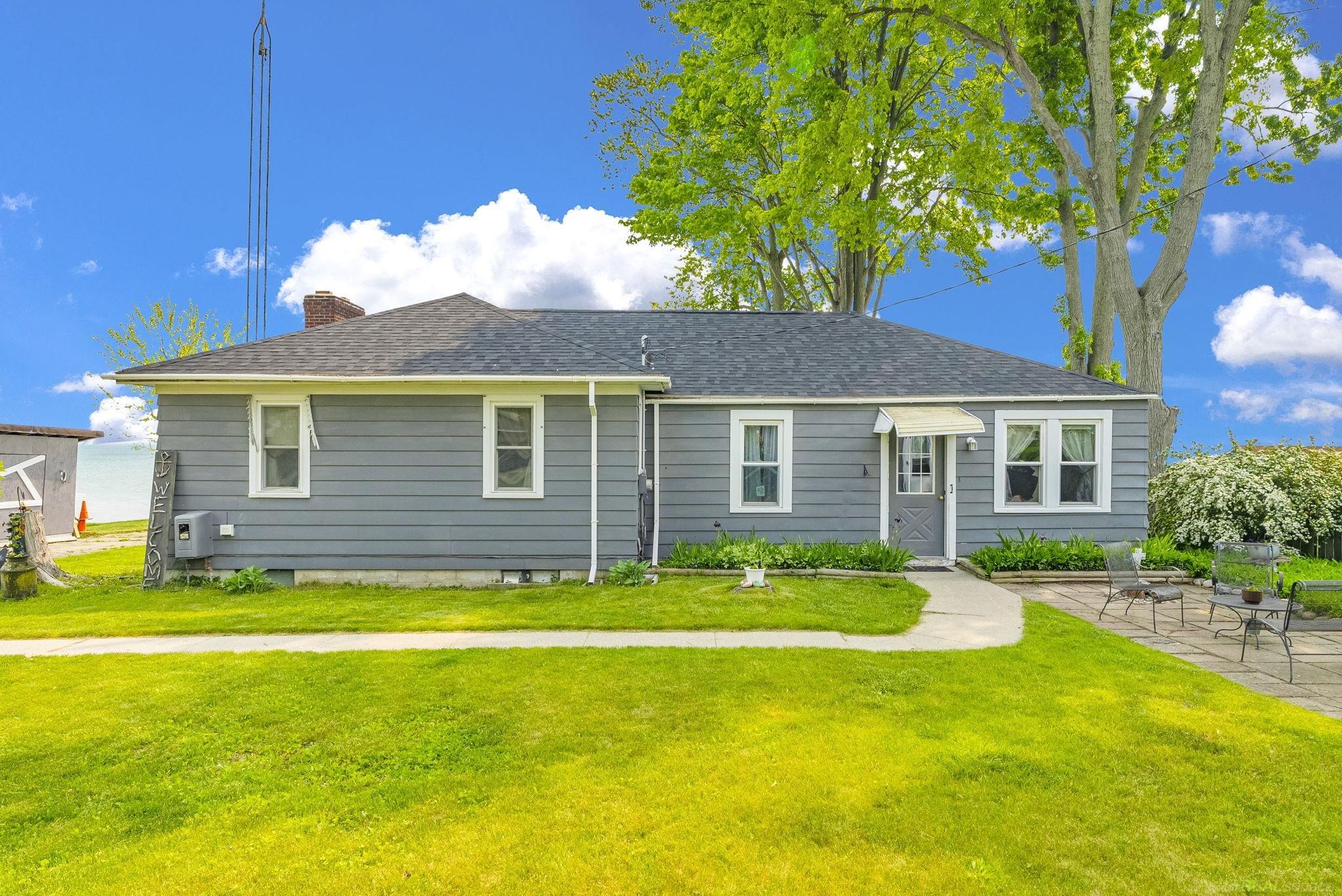 8941 & 8943 Lakeshore Road Property Photo 5