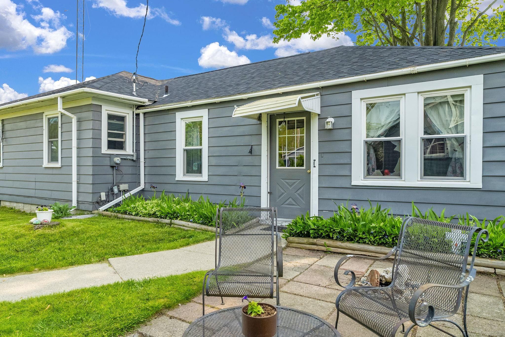 8941 & 8943 Lakeshore Road Property Photo 9