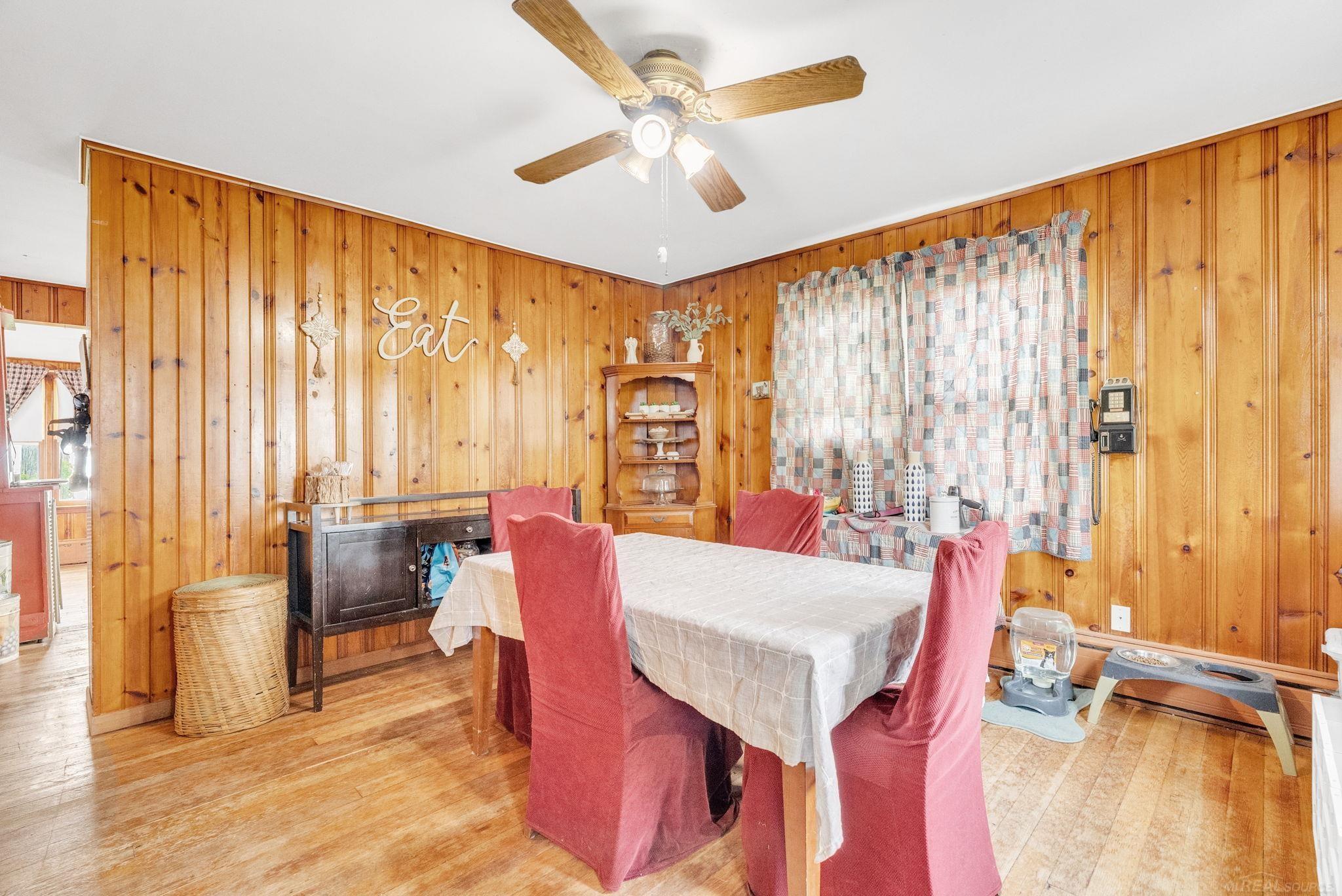 8941 & 8943 Lakeshore Road Property Photo 10