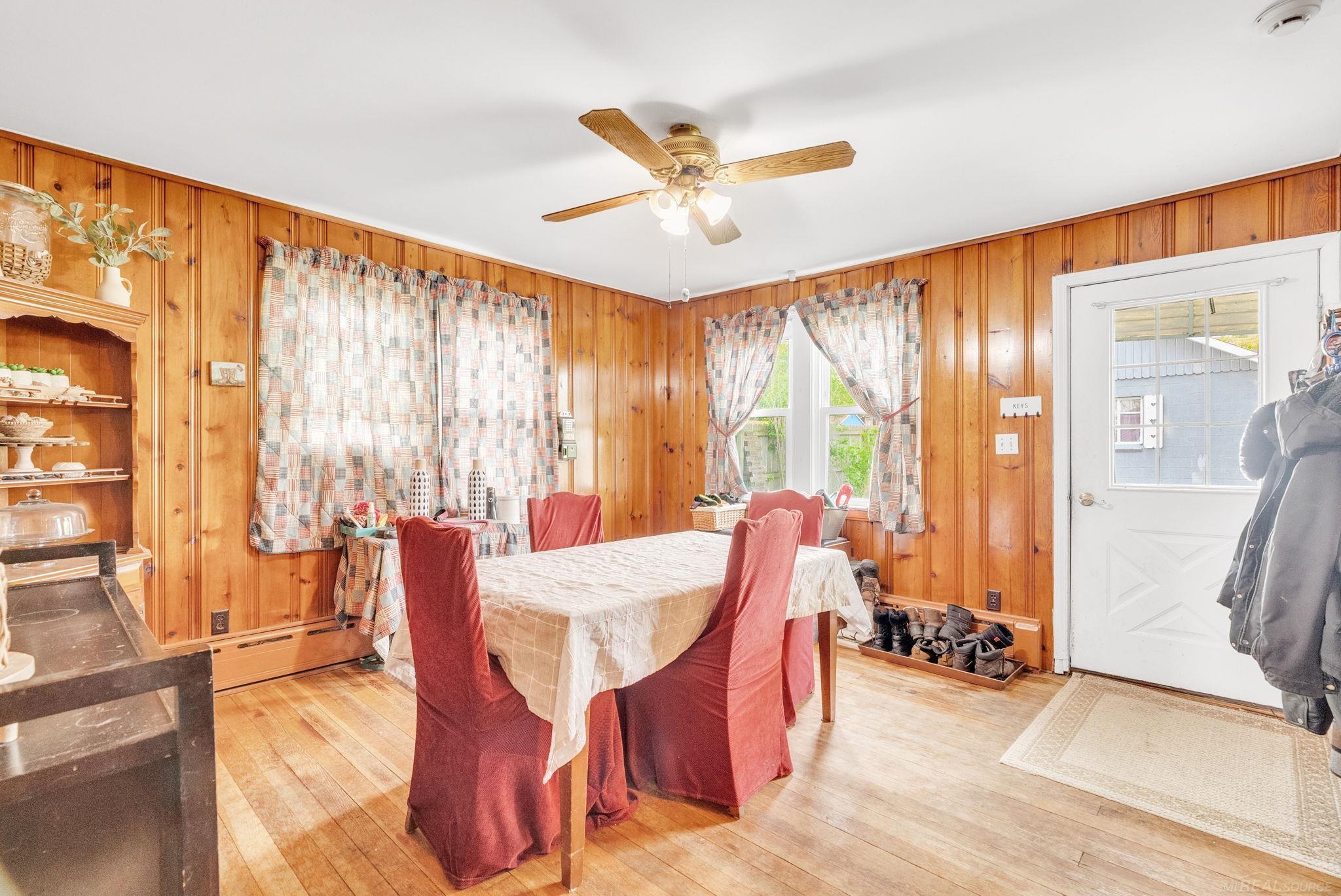 8941 & 8943 Lakeshore Road Property Photo 11