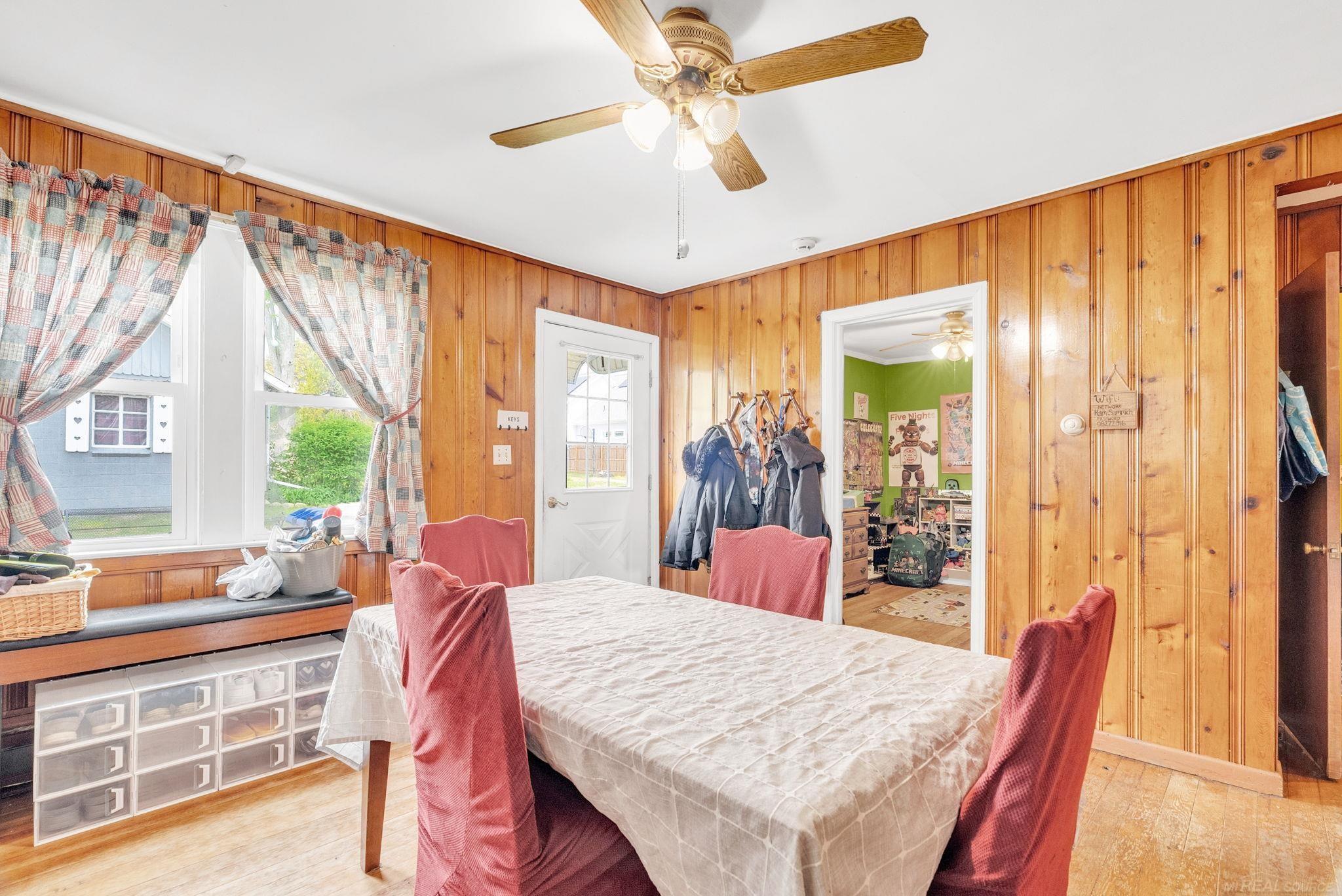 8941 & 8943 Lakeshore Road Property Photo 12